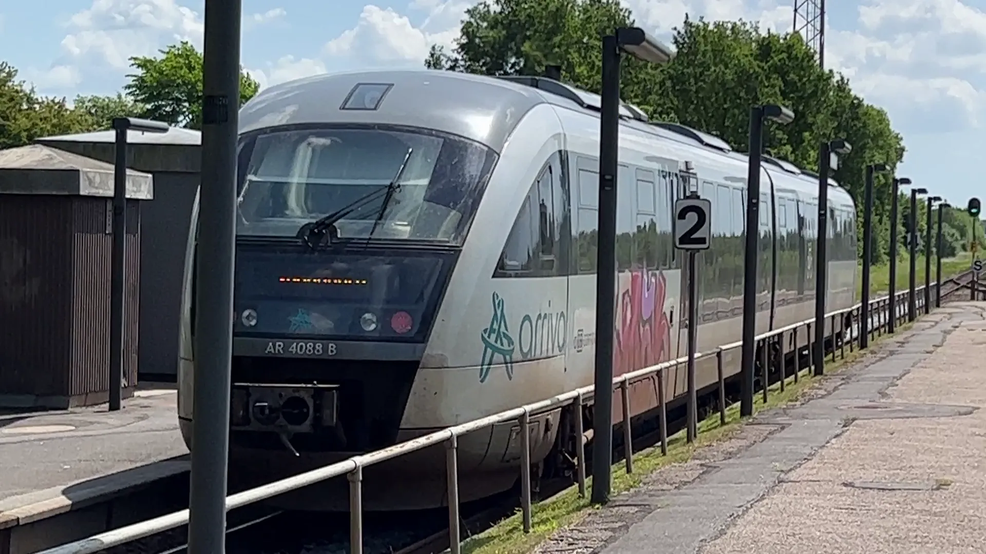 Billede af ARRIVA AR 4088, tidligere DSB MQ 4128-4928 fotograferet ud for Højby (Fyn) Trinbræt. Billede af ARRIVA AR 4088, tidligere DSB MQ 4128-4928 fotograferet ud for Højby (Fyn) Trinbræt.