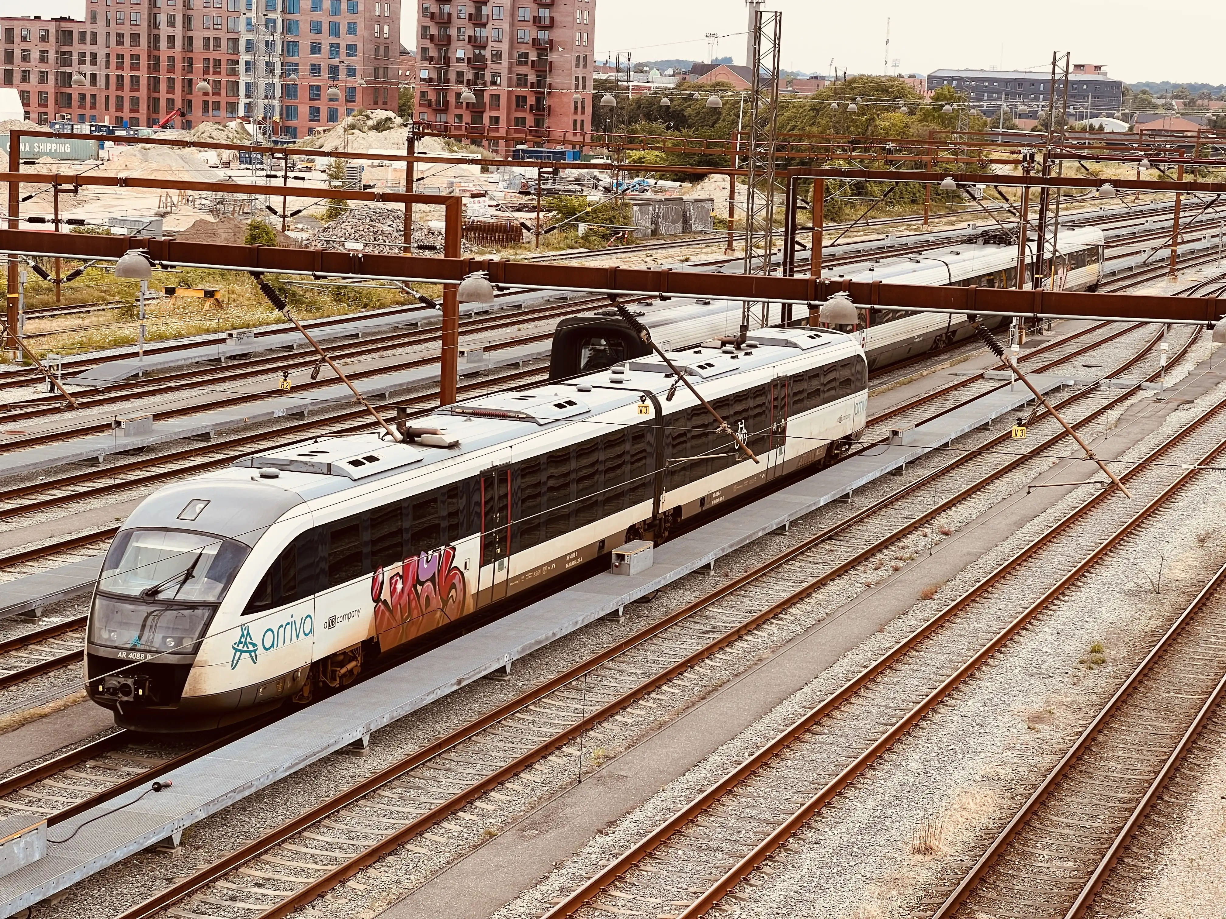 Billede af ARRIVA AR 4088, tidligere DSB MQ 4128-4928 fotograferet ud for Odense Banegård Center. Billede af ARRIVA AR 4088, tidligere DSB MQ 4128-4928 fotograferet ud for Odense Banegård Center.