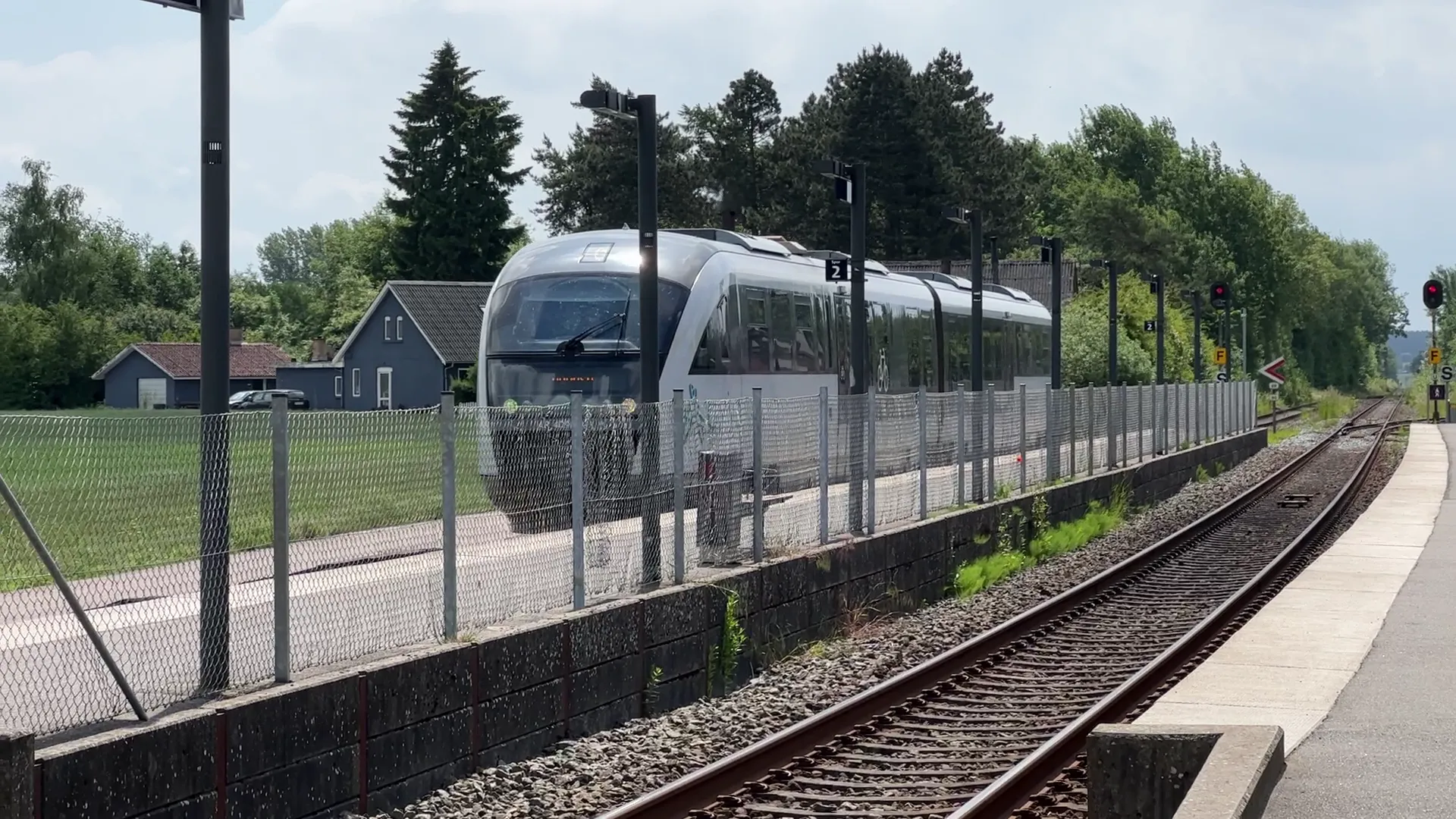 Billede af ARRIVA AR 4090, tidligere DSB MQ 4130-4930 fotograferet ud for Stenstrup Trinbræt. Billede af ARRIVA AR 4090, tidligere DSB MQ 4130-4930 fotograferet ud for Stenstrup Trinbræt.