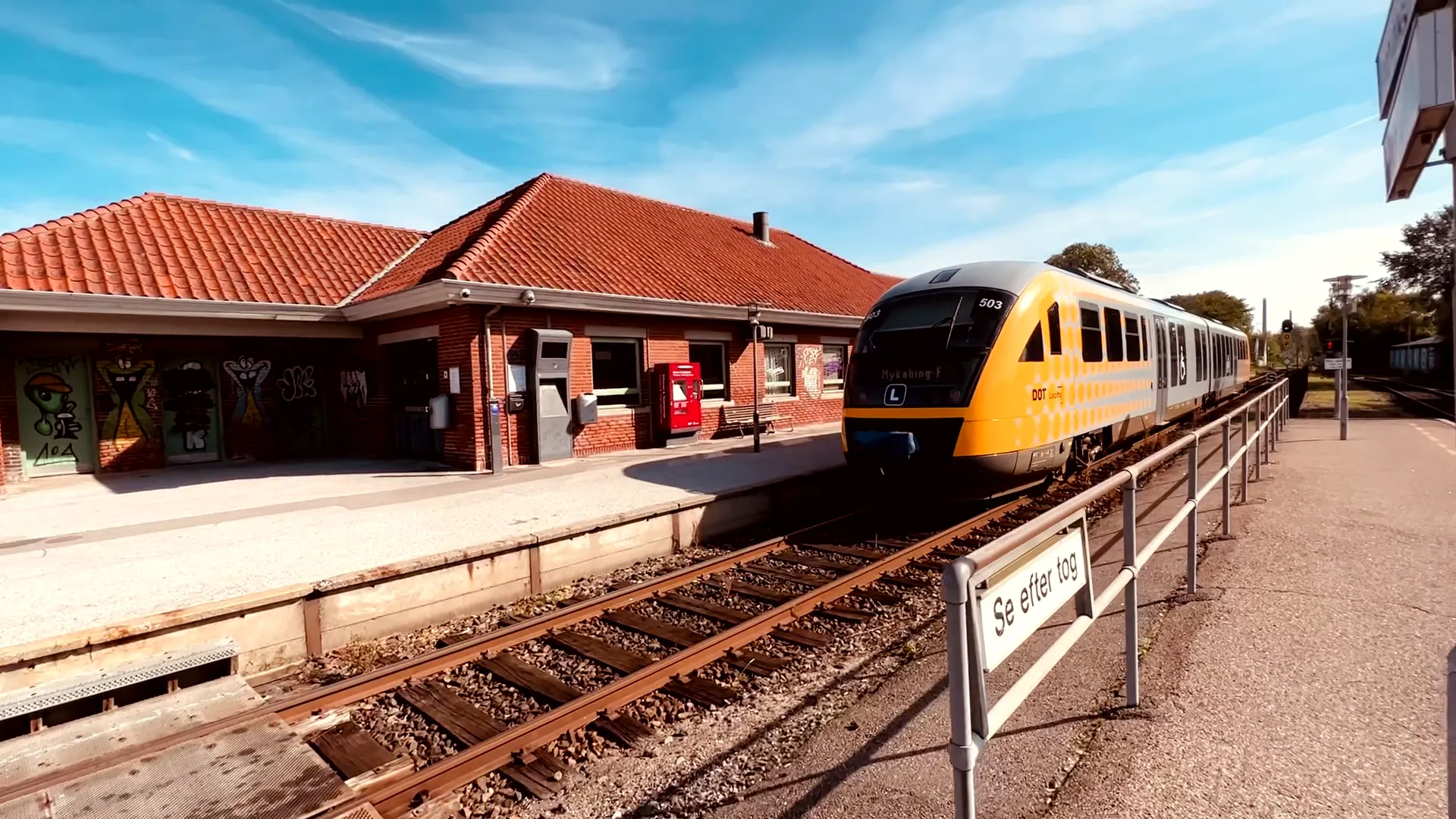 Billede af LT DM 503, tidligere NJJ DM 503 fotograferet ud for Sakskøbing Station. Billede af LT DM 503, tidligere NJJ DM 503 fotograferet ud for Sakskøbing Station.