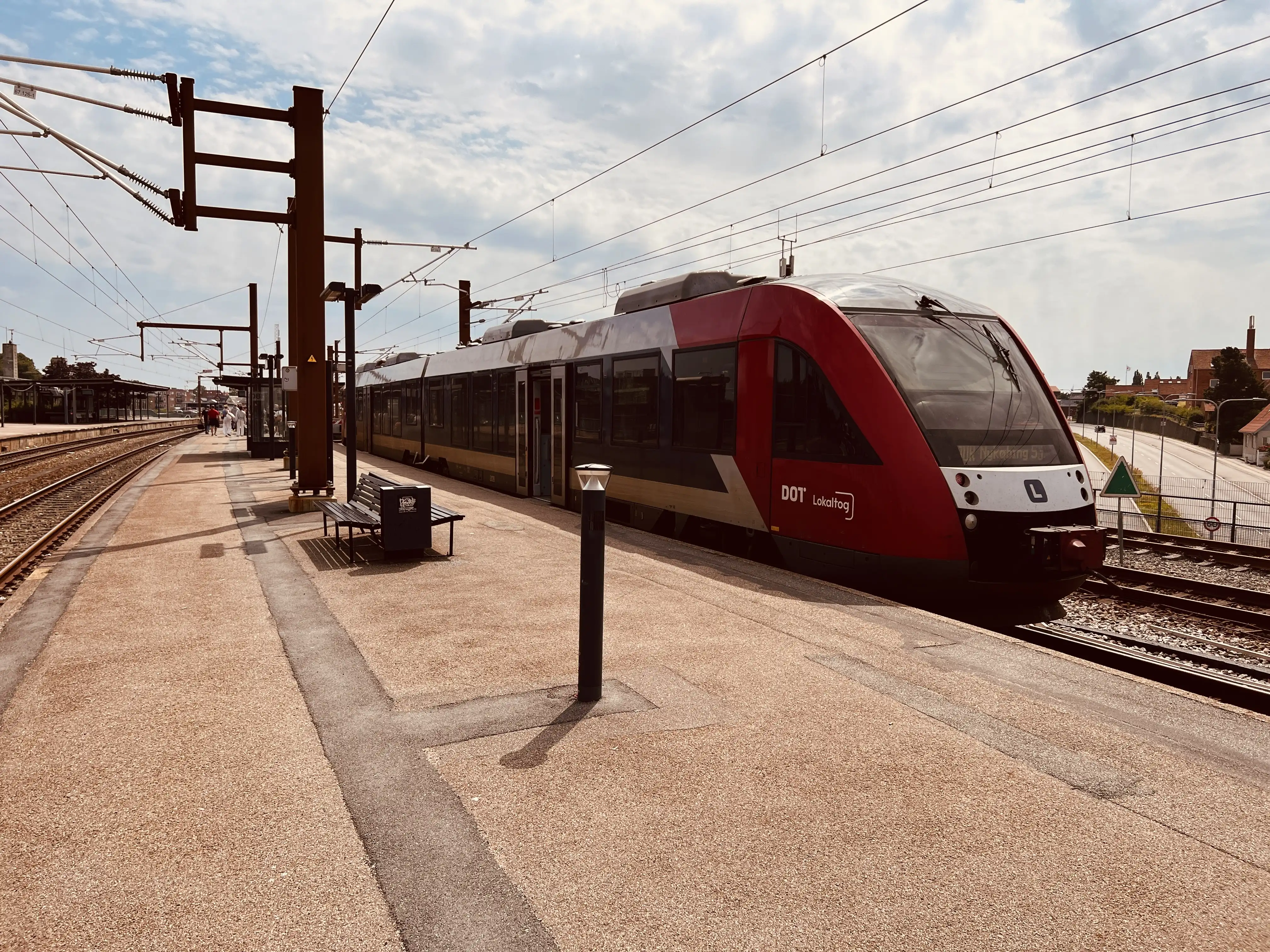 Billede af LT 2026-2126, tidligere VL 2026-2126 fotograferet ud for Holbæk Station. Billede af LT 2026-2126, tidligere VL 2026-2126 fotograferet ud for Holbæk Station.