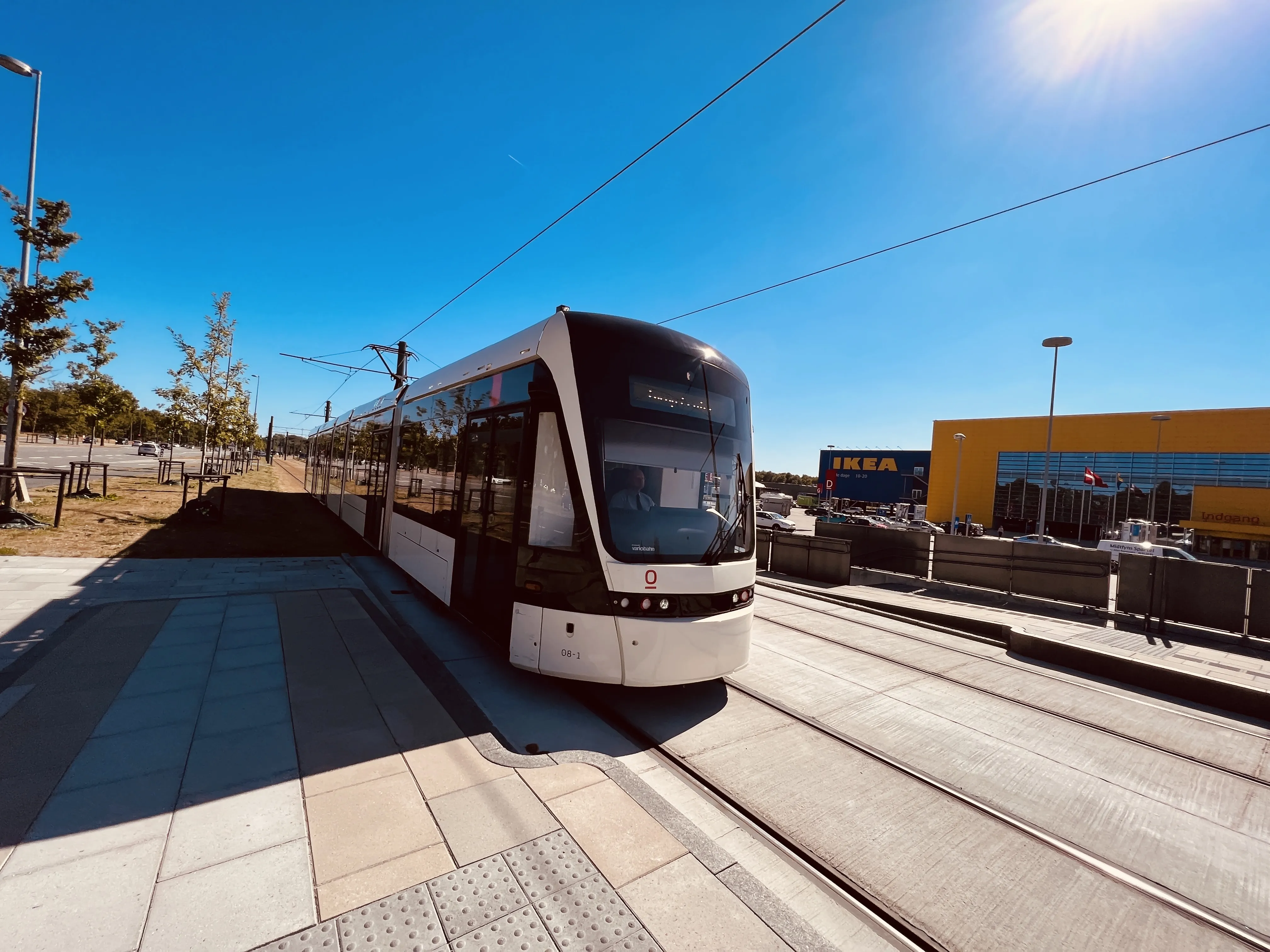 Billede af Odense Letbane togsæt 08 fotograferet ud for IKEA Letbanestation. Billede af Odense Letbane togsæt 08 fotograferet ud for IKEA Letbanestation.