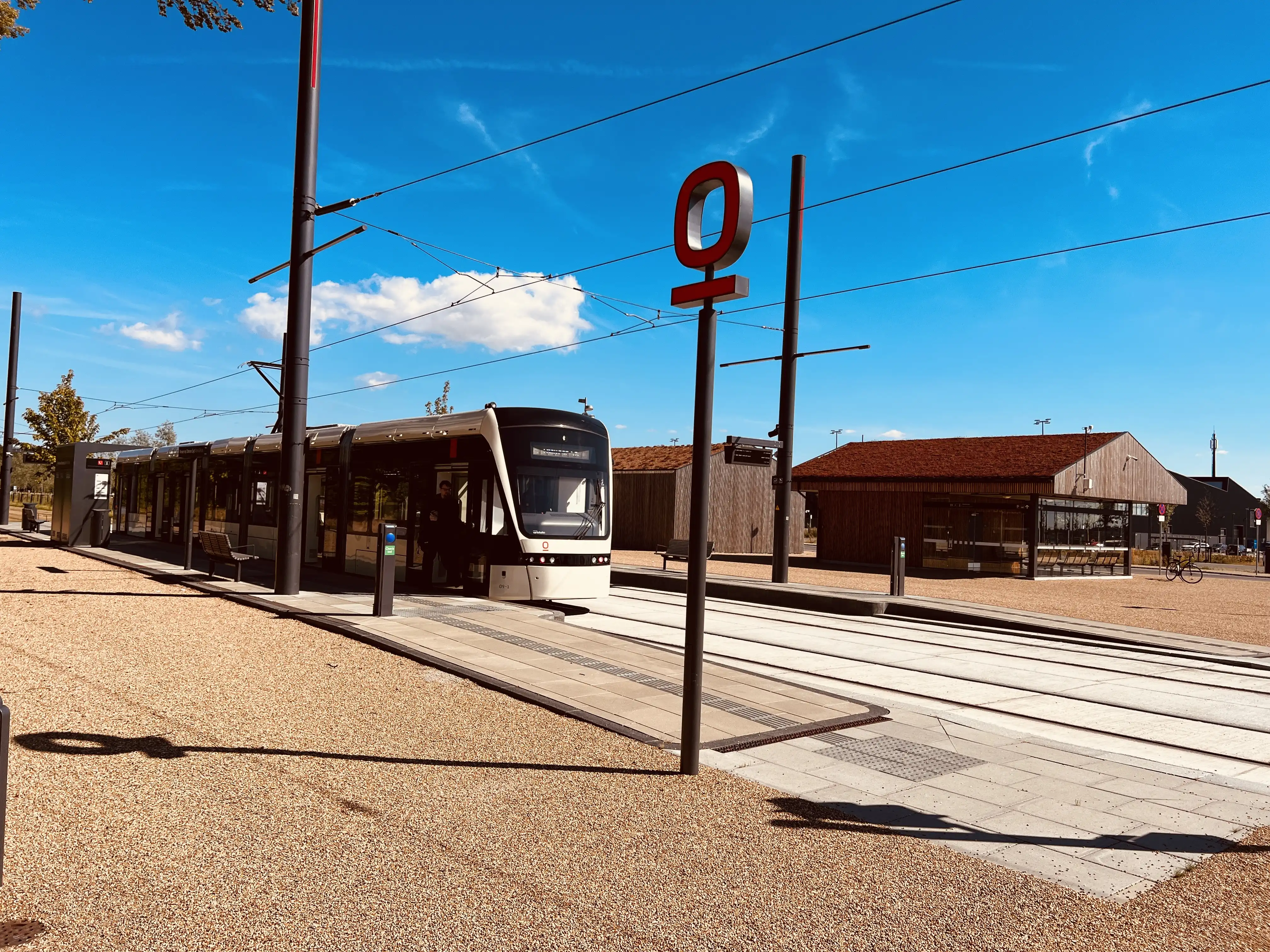 Billede af Odense Letbane togsæt 09 fotograferet ud for Parkering Odense Syd Letbanestation. Billede af Odense Letbane togsæt 09 fotograferet ud for Parkering Odense Syd Letbanestation.
