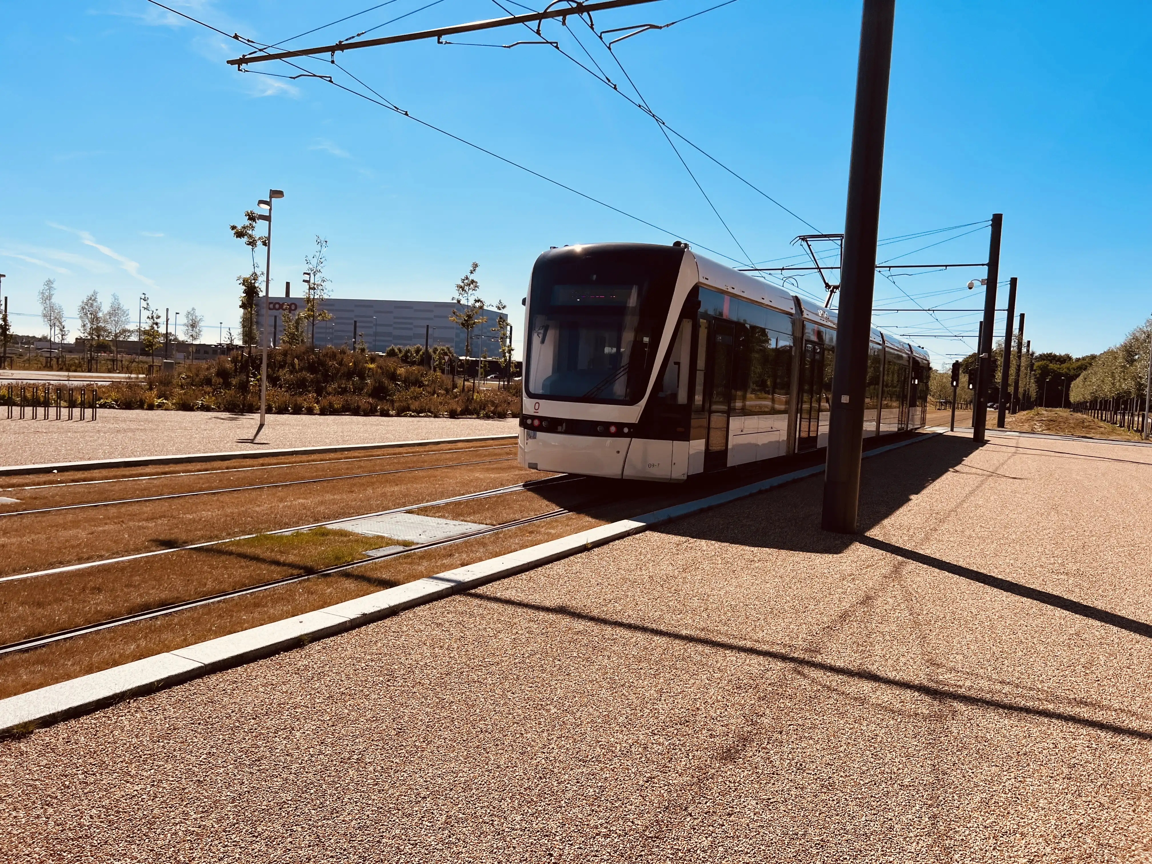 Billede af Odense Letbane togsæt 09 fotograferet ud for Parkering Odense Syd Letbanestation. Billede af Odense Letbane togsæt 09 fotograferet ud for Parkering Odense Syd Letbanestation.
