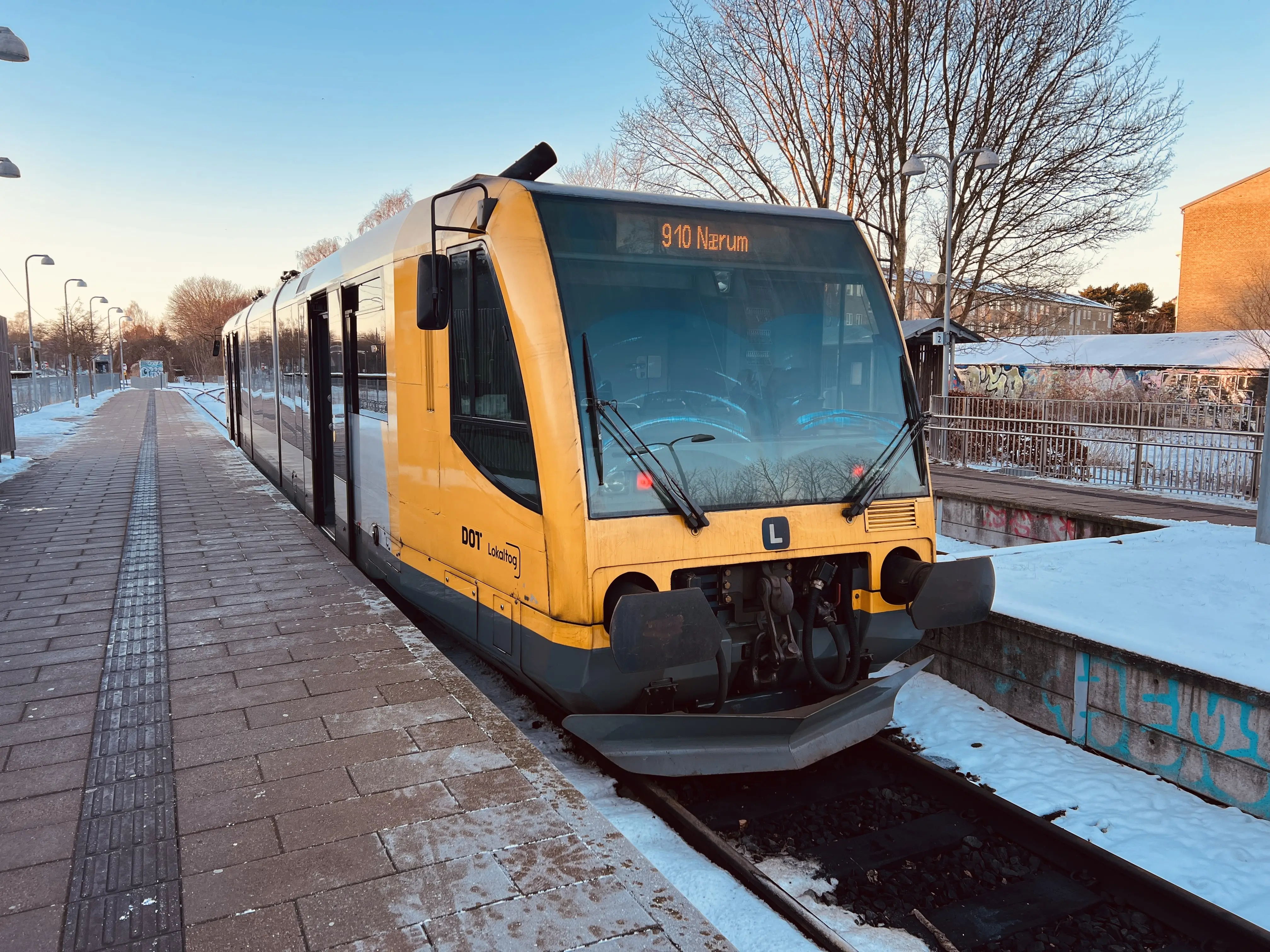 Billede af LT Lm 22, tidligere LNJ Lm 22 fotograferet ud for Jægersborg Lokalbane Station.