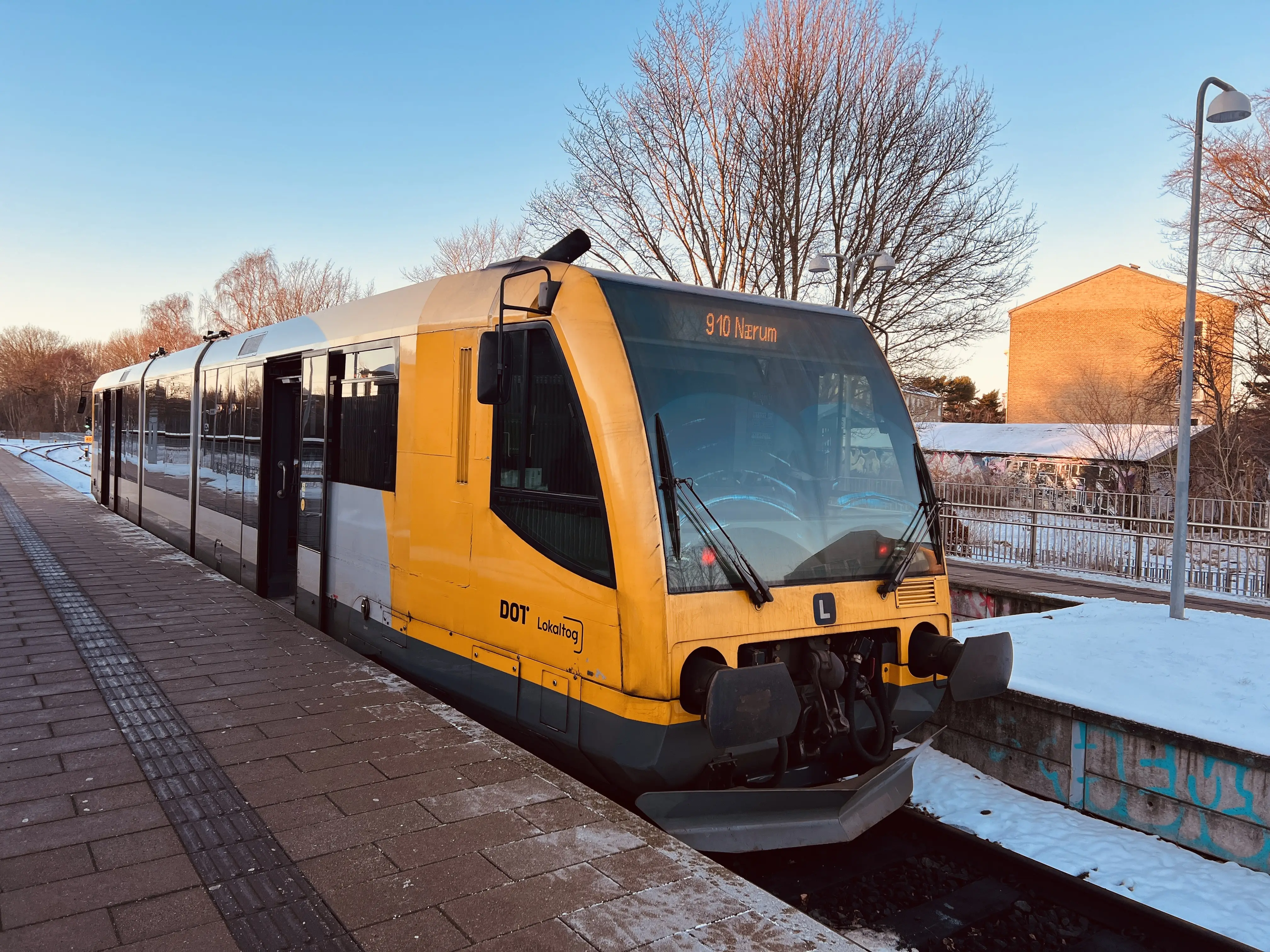 Billede af LT Lm 22, tidligere LNJ Lm 22 fotograferet ud for Jægersborg Lokalbane Station.
