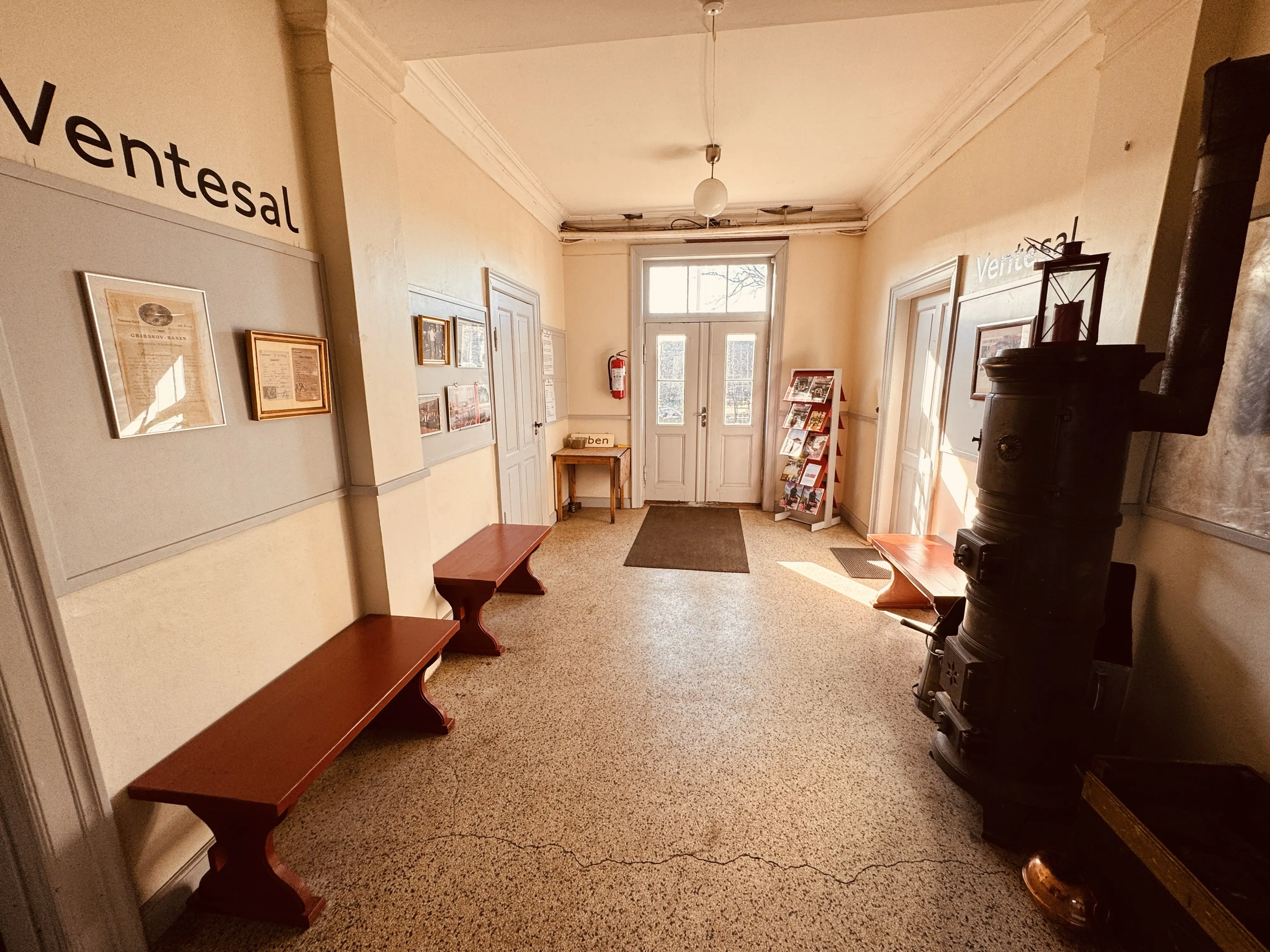 Billede af indretningen i Græsted Station.