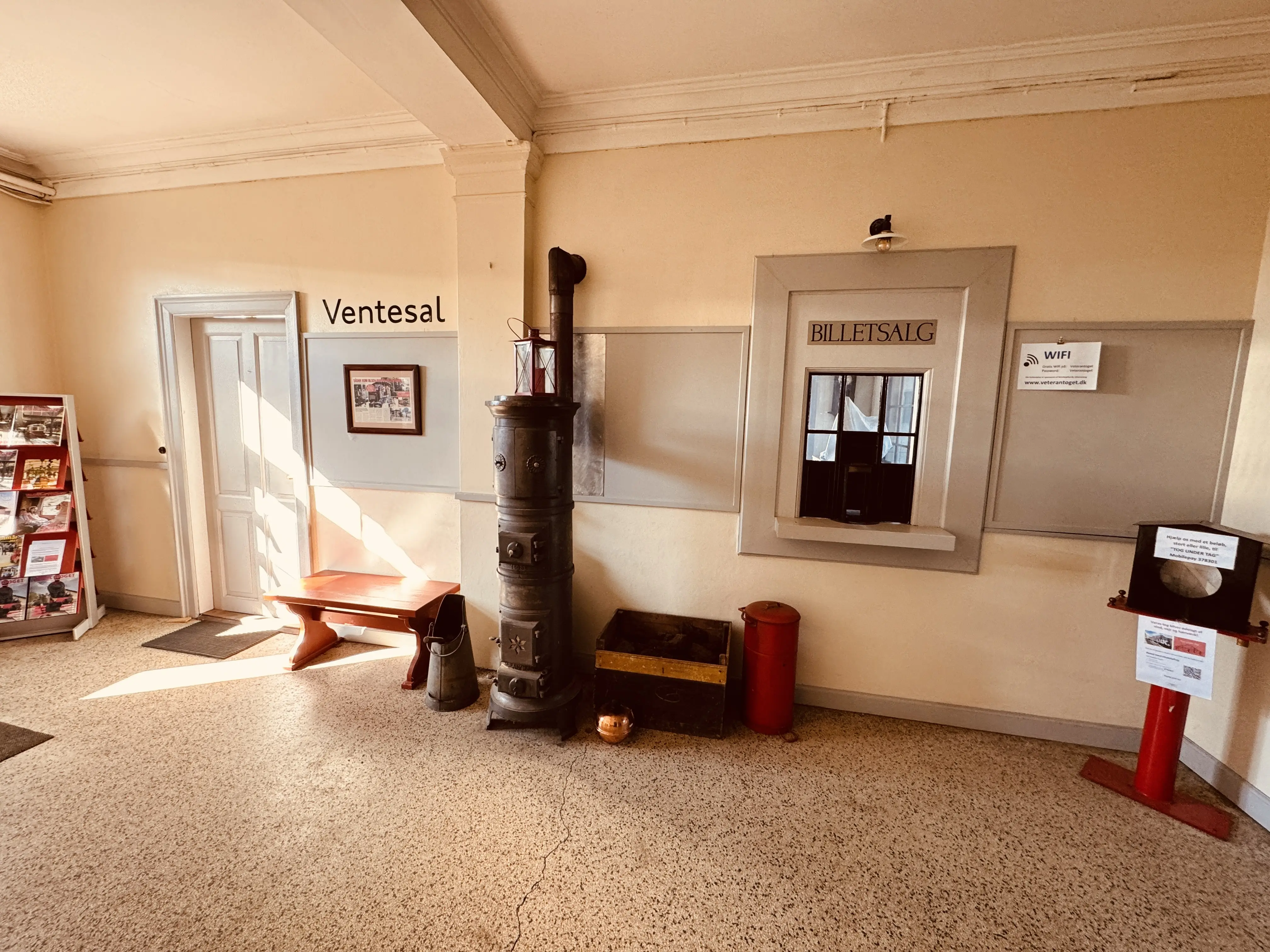 Billede af indretningen i Græsted Station.