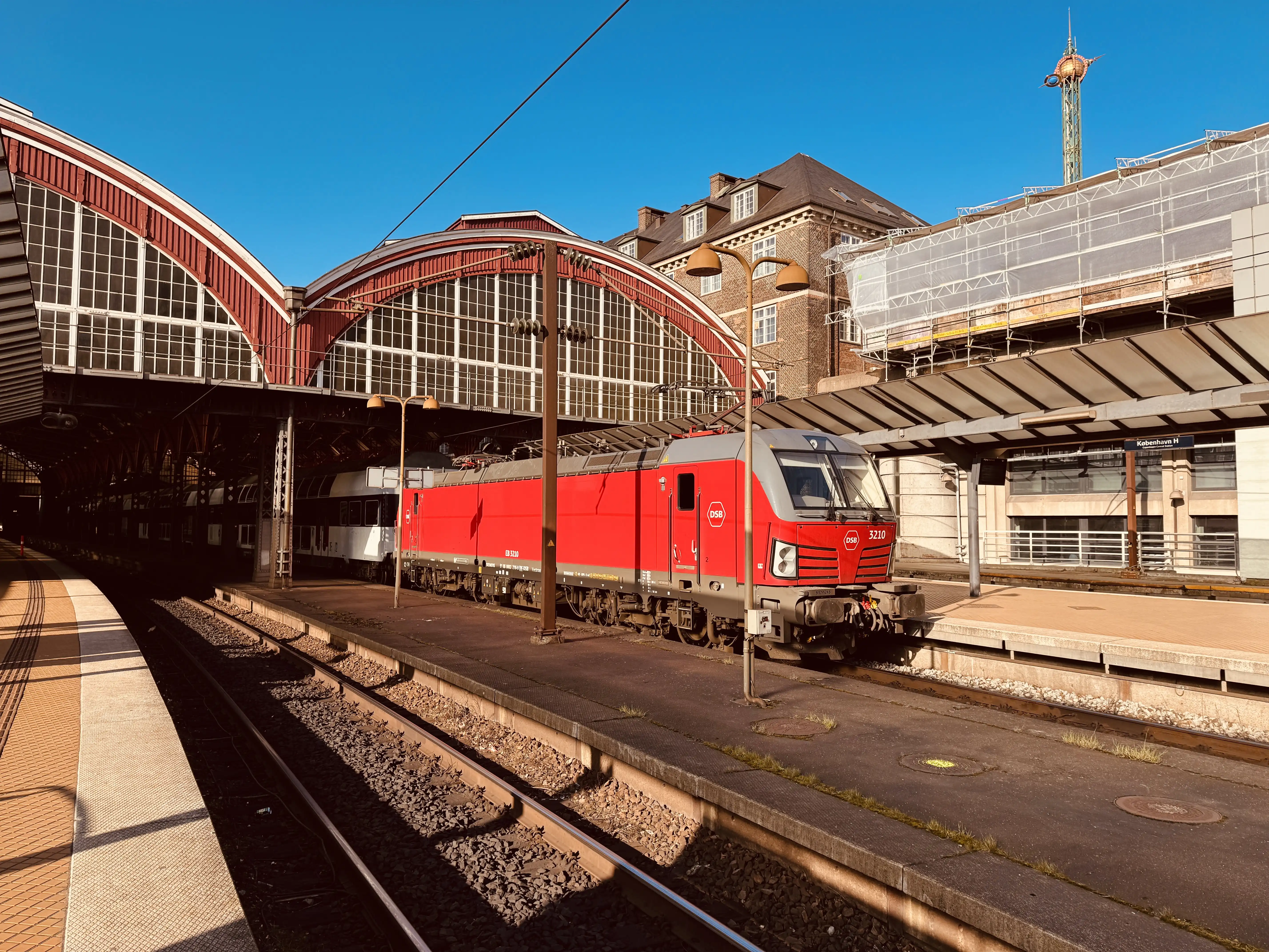 Billede af DSB EB 3210 fotograferet ud for København Hovedbanegård. Billede af DSB EB 3210 fotograferet ud for København Hovedbanegård.