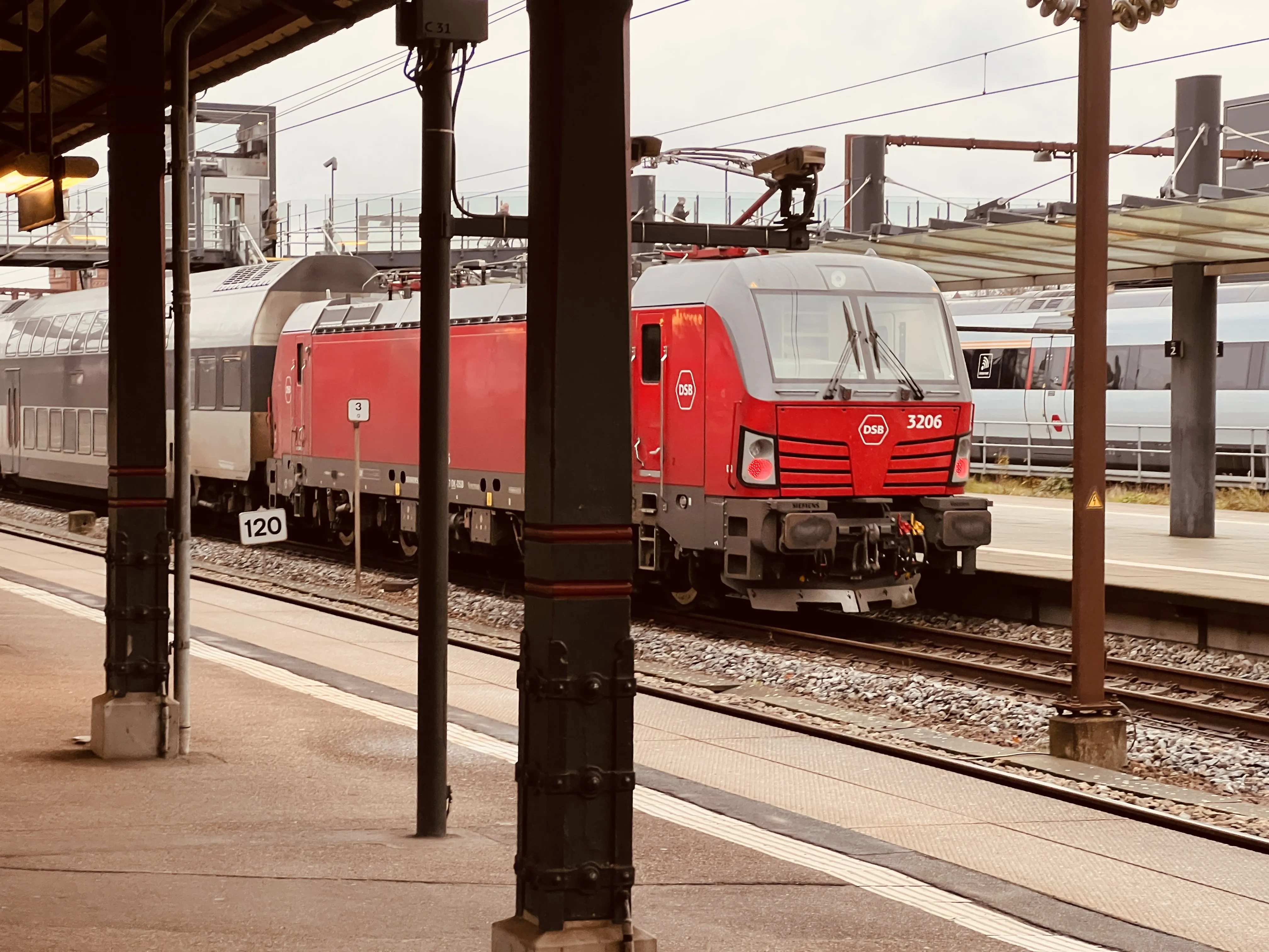 Billede af DSB EB 3206 fotograferet ud for Østerport Station. Billede af DSB EB 3206 fotograferet ud for Østerport Station.