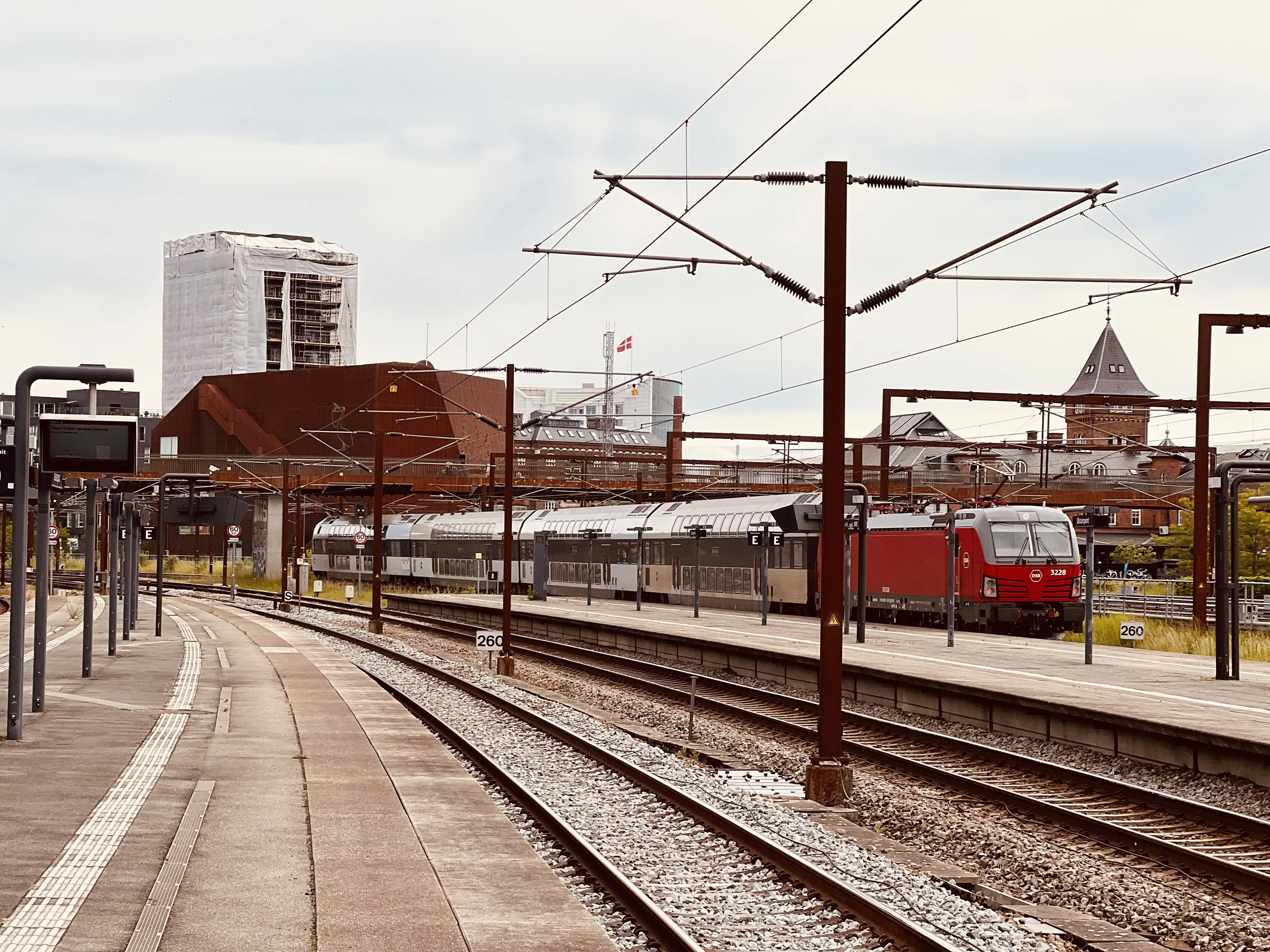 Billede af DSB EB 3228 fotograferet ud for Østerport Station. Billede af DSB EB 3228 fotograferet ud for Østerport Station.