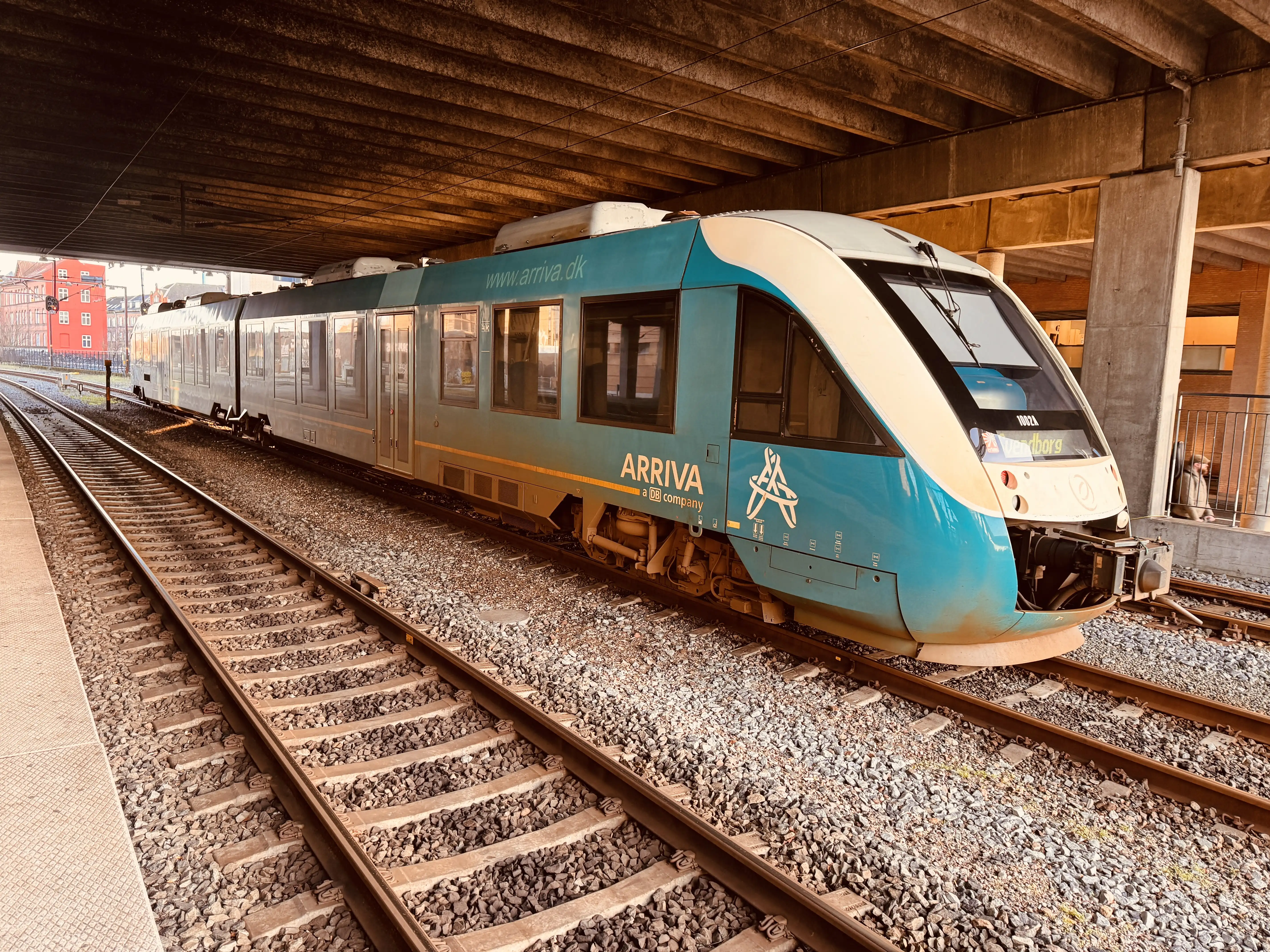 Billede af ARRIVA AR 1002 fotograferet ud for Odense Banegård Center. Billede af ARRIVA AR 1002 fotograferet ud for Odense Banegård Center.