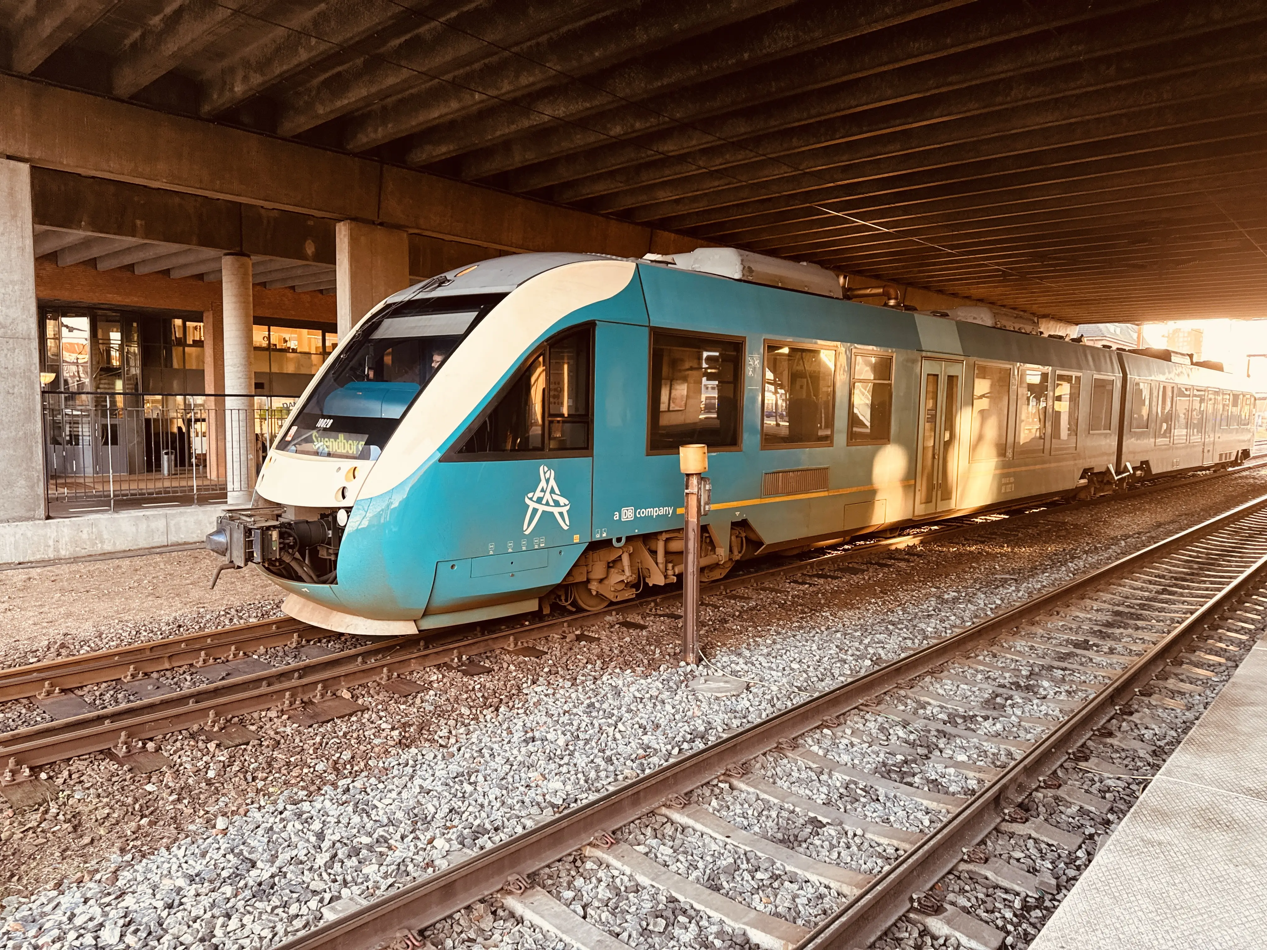 Billede af ARRIVA AR 1002 fotograferet ud for Odense Banegård Center. Billede af ARRIVA AR 1002 fotograferet ud for Odense Banegård Center.