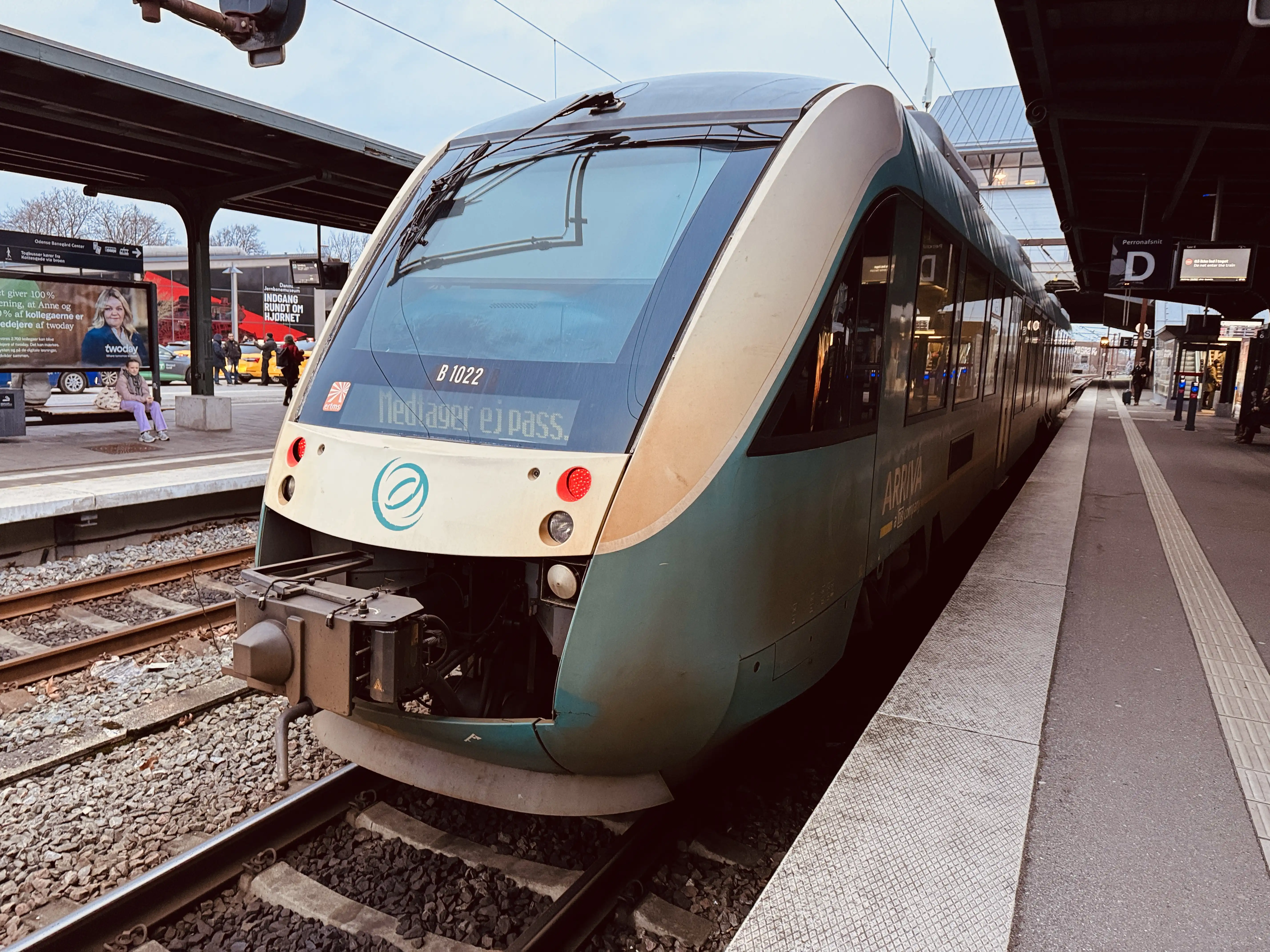 Billede af ARRIVA AR 1022 fotograferet ud for Odense Banegård Center. Billede af ARRIVA AR 1022 fotograferet ud for Odense Banegård Center.