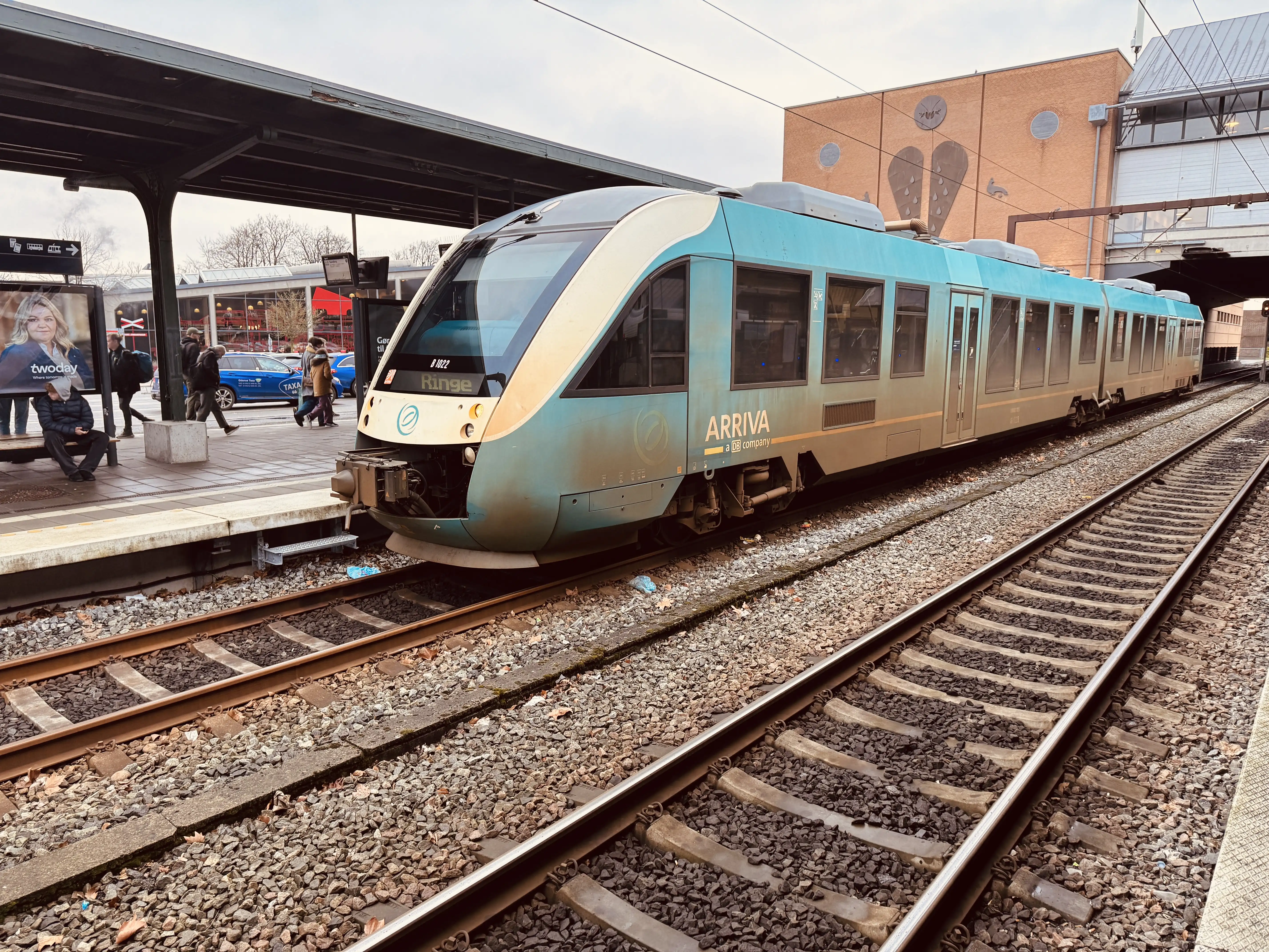 Billede af ARRIVA AR 1022 fotograferet ud for Odense Banegård Center. Billede af ARRIVA AR 1022 fotograferet ud for Odense Banegård Center.