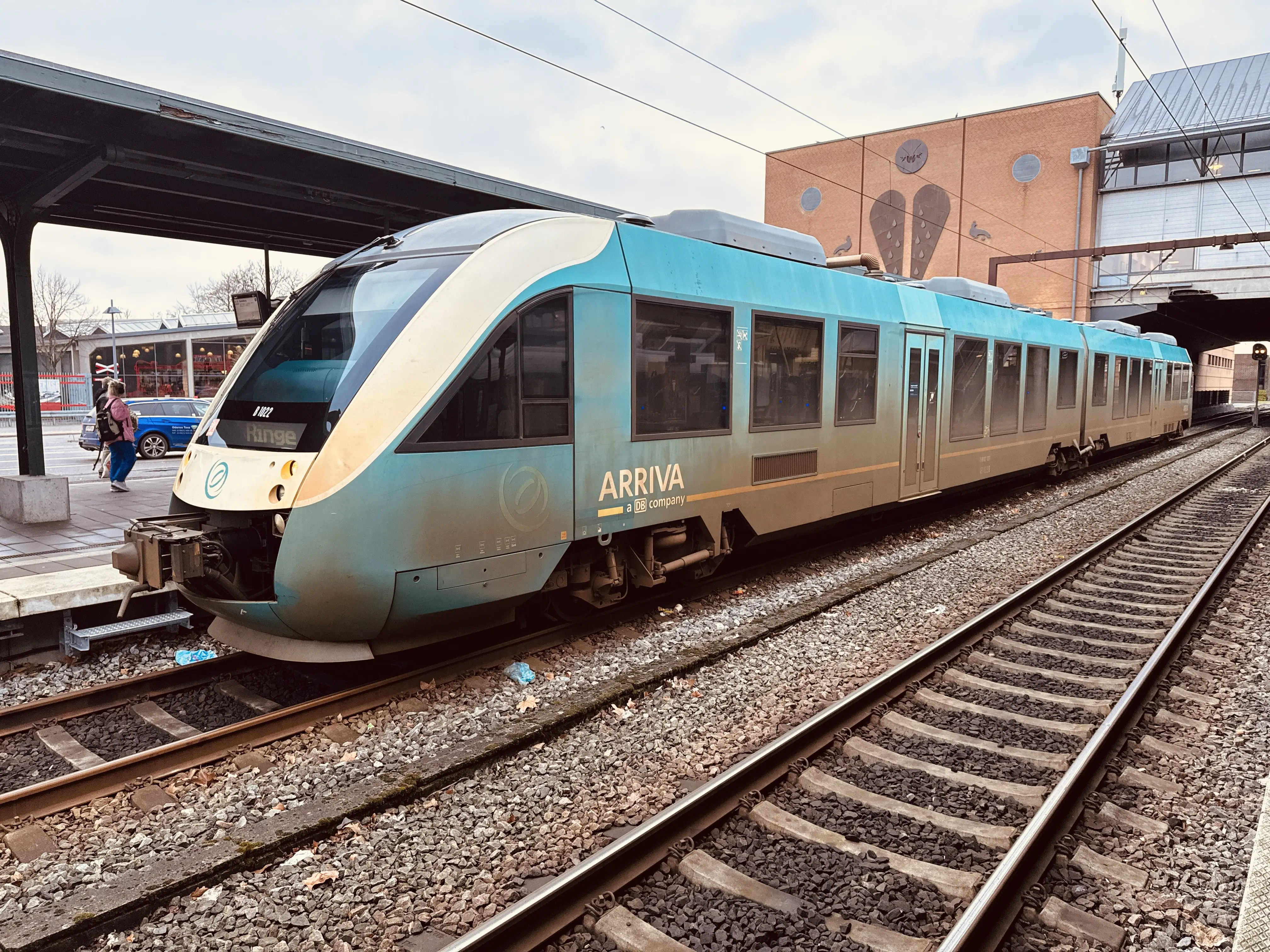 Billede af ARRIVA AR 1022 fotograferet ud for Odense Banegård Center. Billede af ARRIVA AR 1022 fotograferet ud for Odense Banegård Center.
