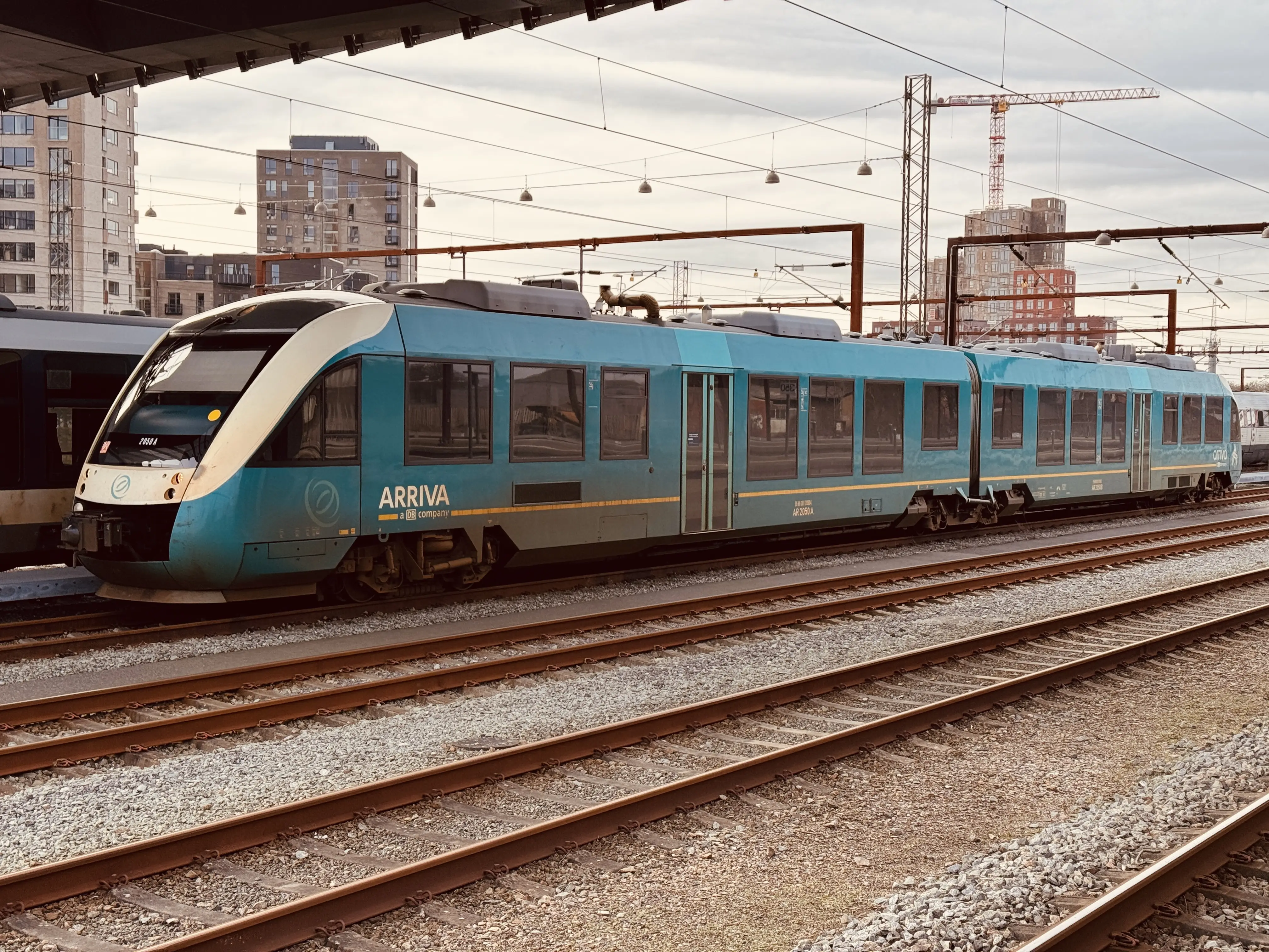 Billede af ARRIVA AR 2050 fotograferet ud for Odense Banegård Center. Billede af ARRIVA AR 2050 fotograferet ud for Odense Banegård Center.