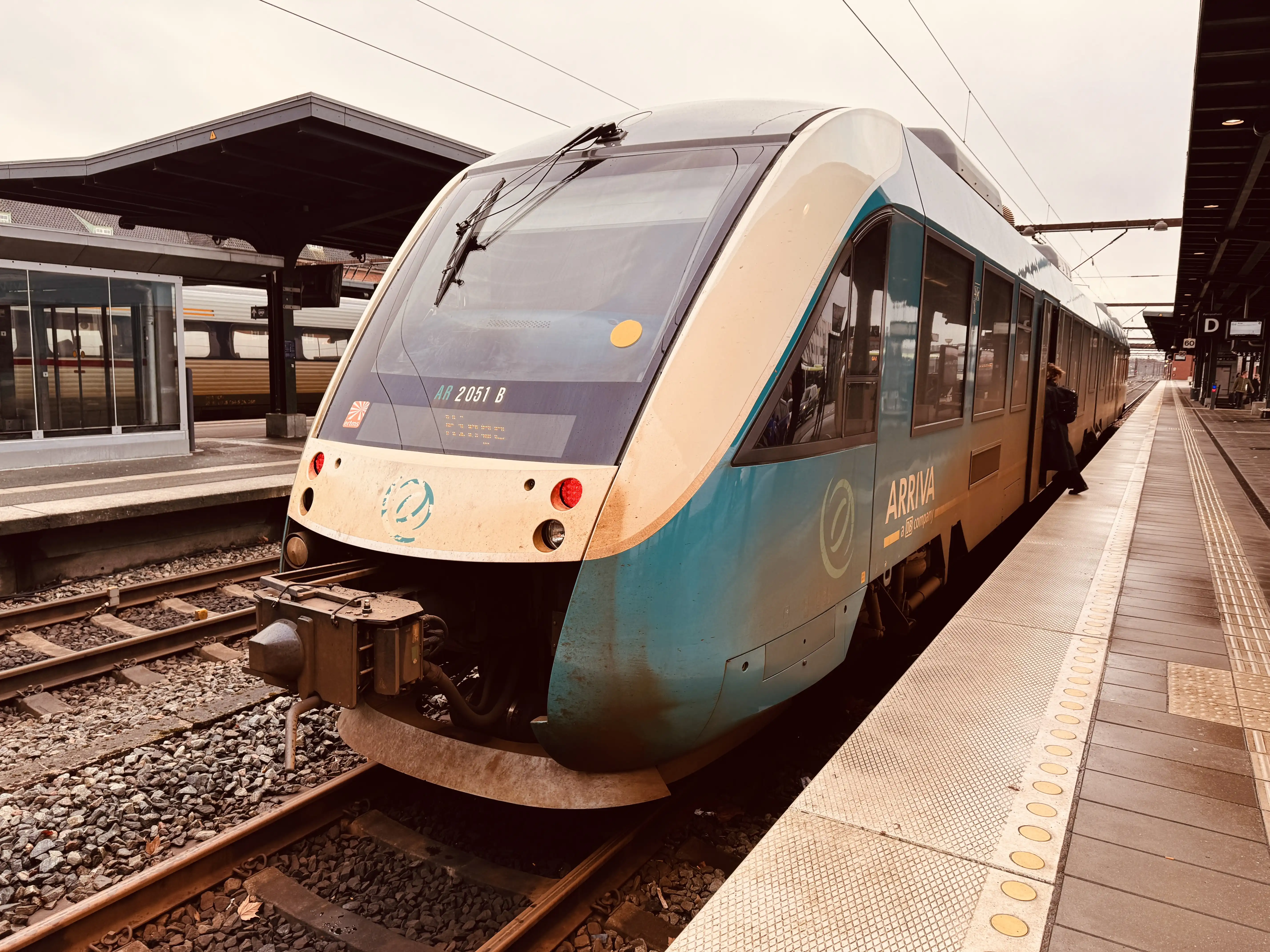 Billede af ARRIVA AR 2051 fotograferet ud for Odense Banegård Center. Billede af ARRIVA AR 2051 fotograferet ud for Odense Banegård Center.