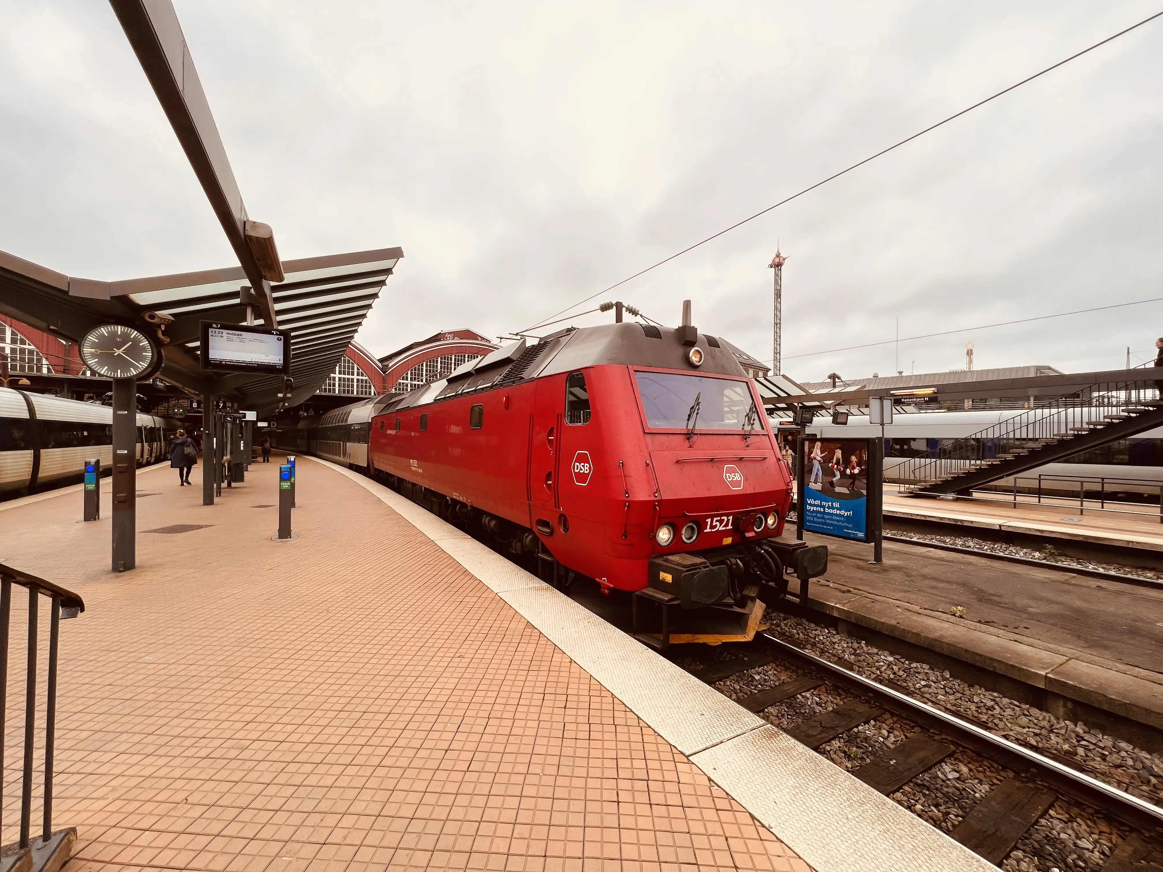 Billede af DSB ME 1521 fotograferet ud for København Hovedbanegård. Billede af DSB ME 1521 fotograferet ud for København Hovedbanegård.