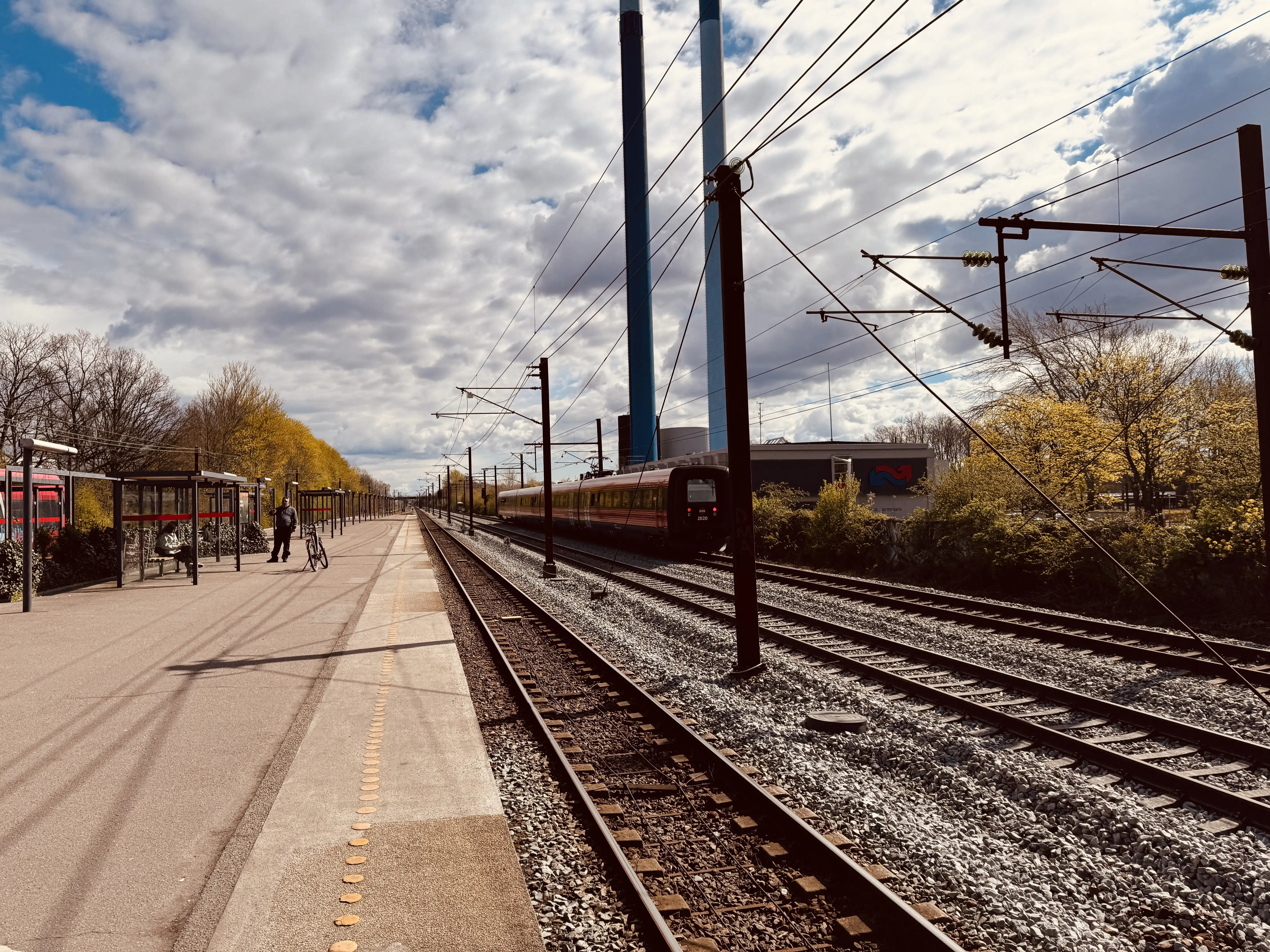 Billede af DSB ER 2020 fotograferet ud for Albertslund S-togstrinbræt. Billede af DSB ER 2020 fotograferet ud for Albertslund S-togstrinbræt.