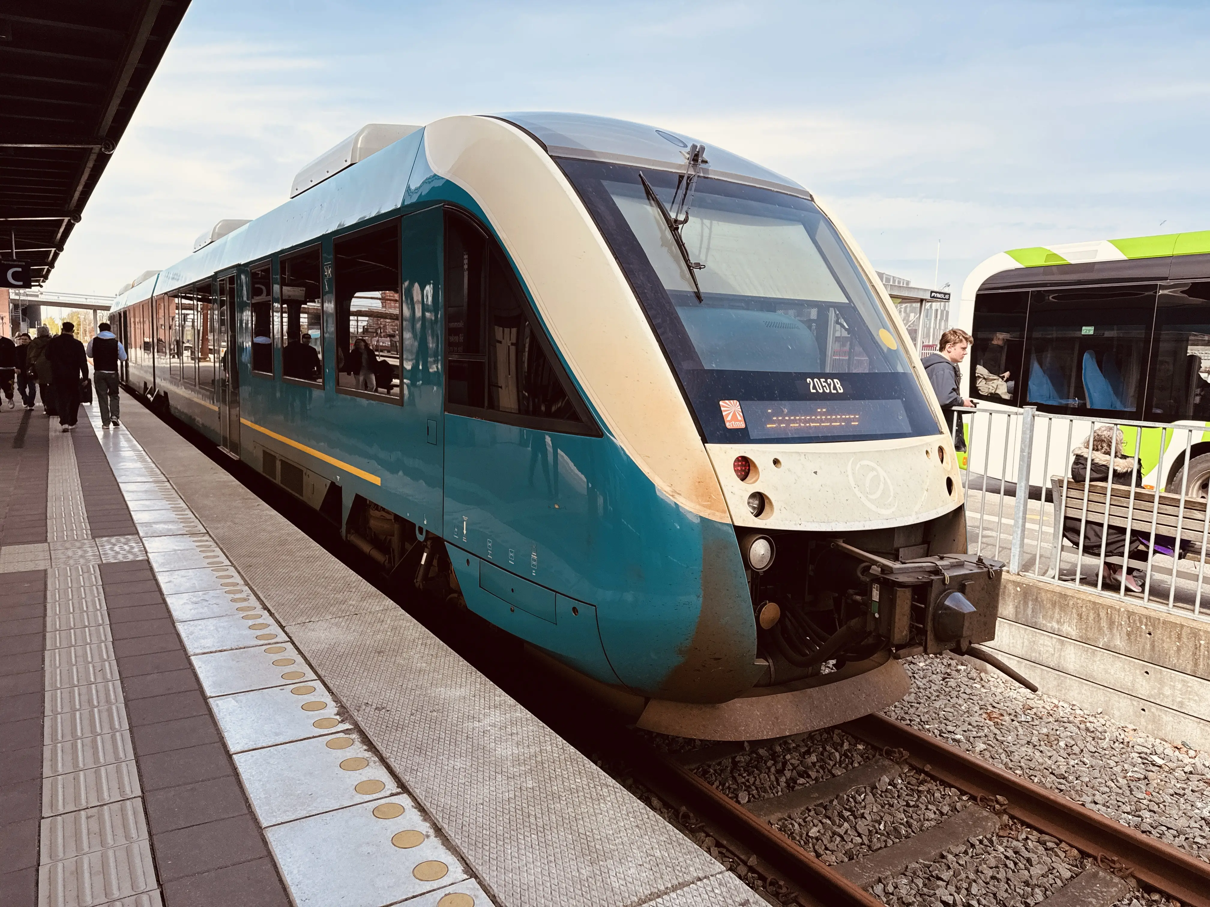 Billede af ARRIVA AR 2052 fotograferet ud for Odense Banegård Center. Billede af ARRIVA AR 2052 fotograferet ud for Odense Banegård Center.