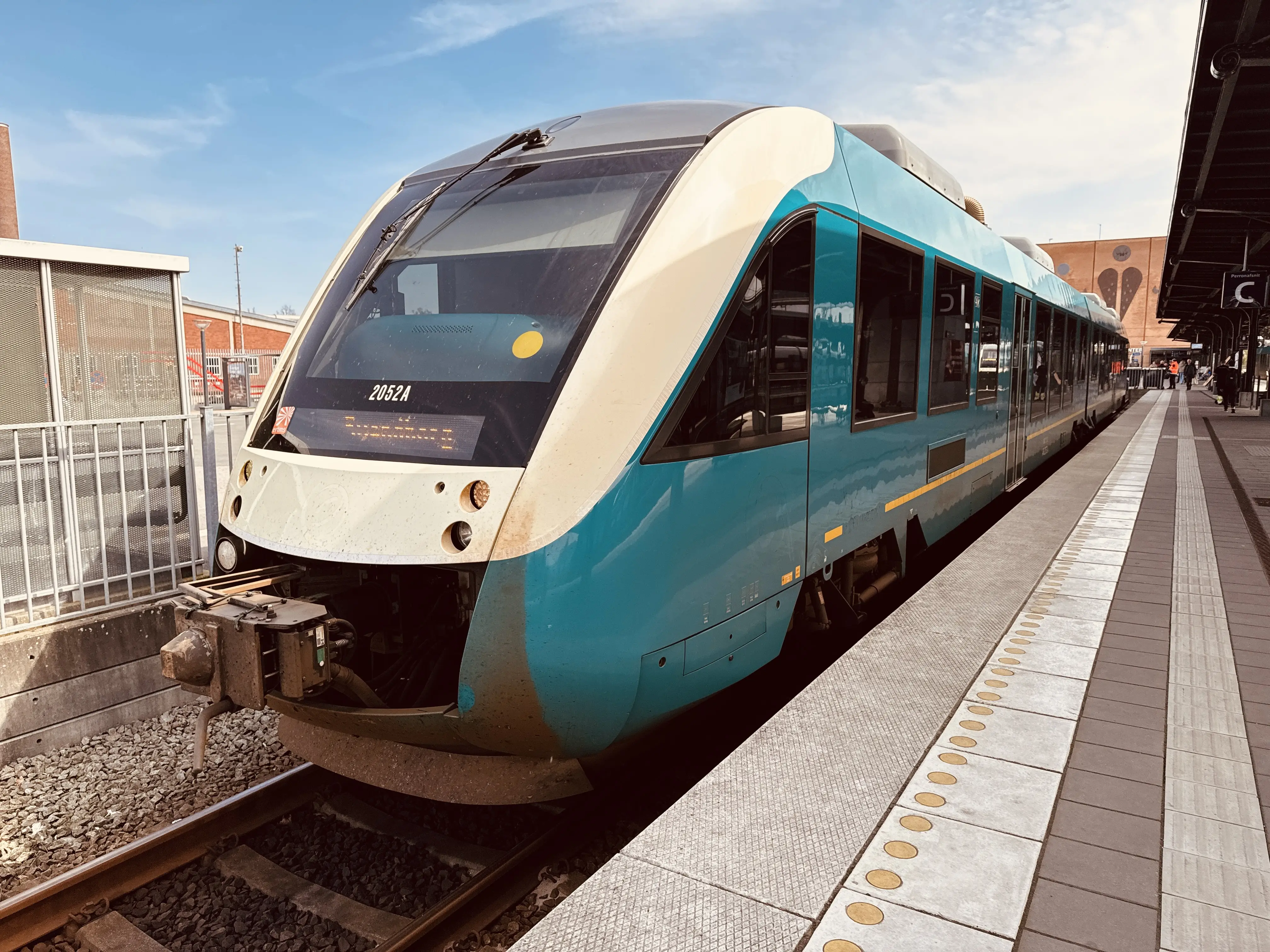 Billede af ARRIVA AR 2052 fotograferet ud for Odense Banegård Center. Billede af ARRIVA AR 2052 fotograferet ud for Odense Banegård Center.