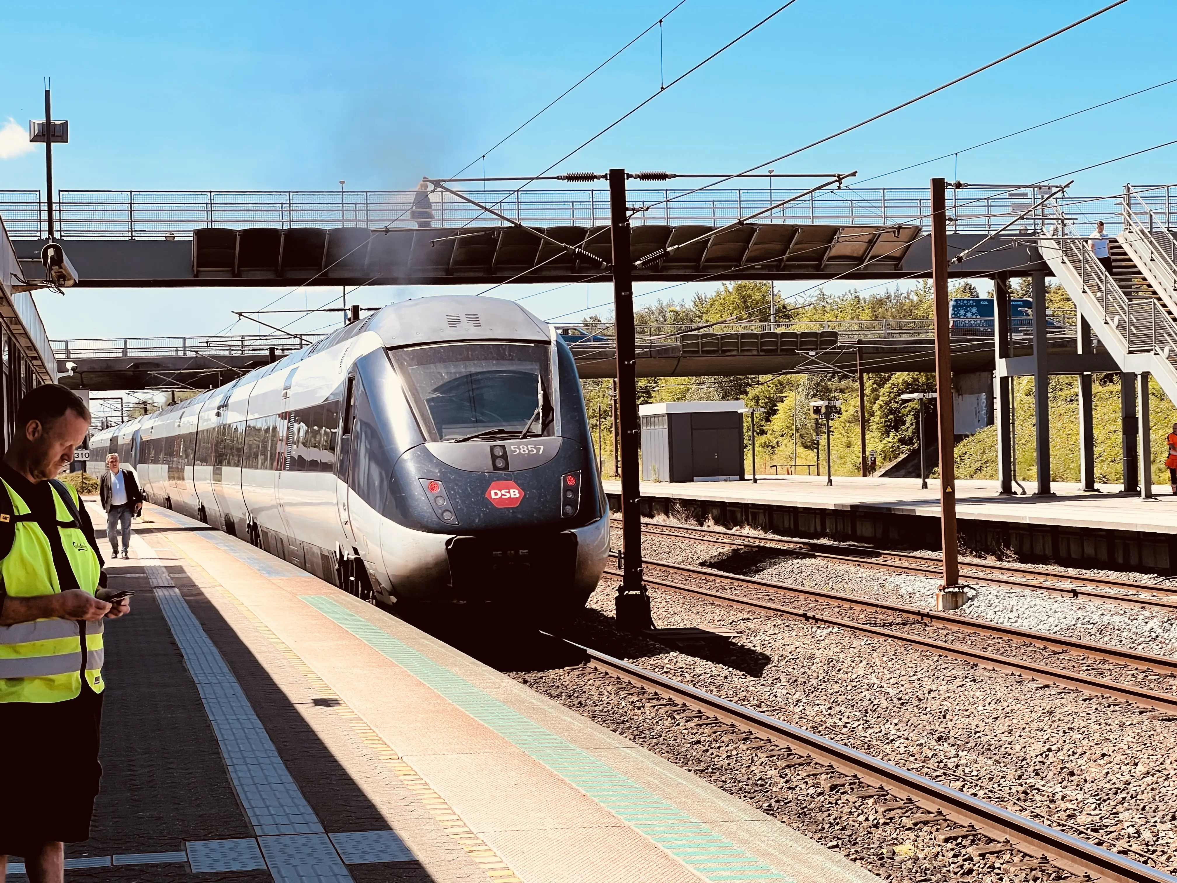 Billede af DSB MG 5657 fotograferet ud for Høje Taastrup Station. Billede af DSB MG 5657 fotograferet ud for Høje Taastrup Station.