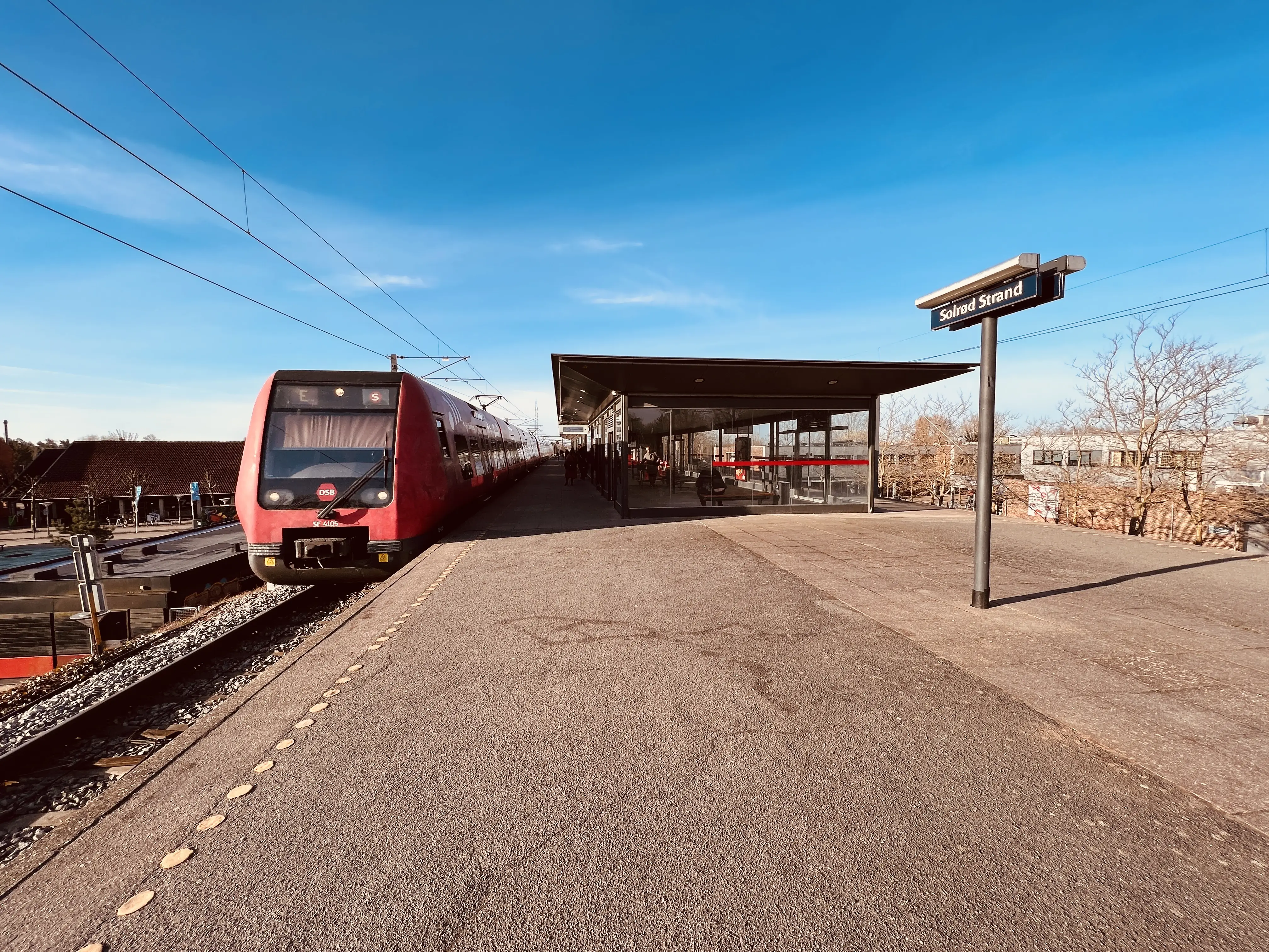 Billede af DSB SE 4105 fotograferet ud for Solrød Strand S-togstrinbræt. Billede af DSB SE 4105 fotograferet ud for Solrød Strand S-togstrinbræt.