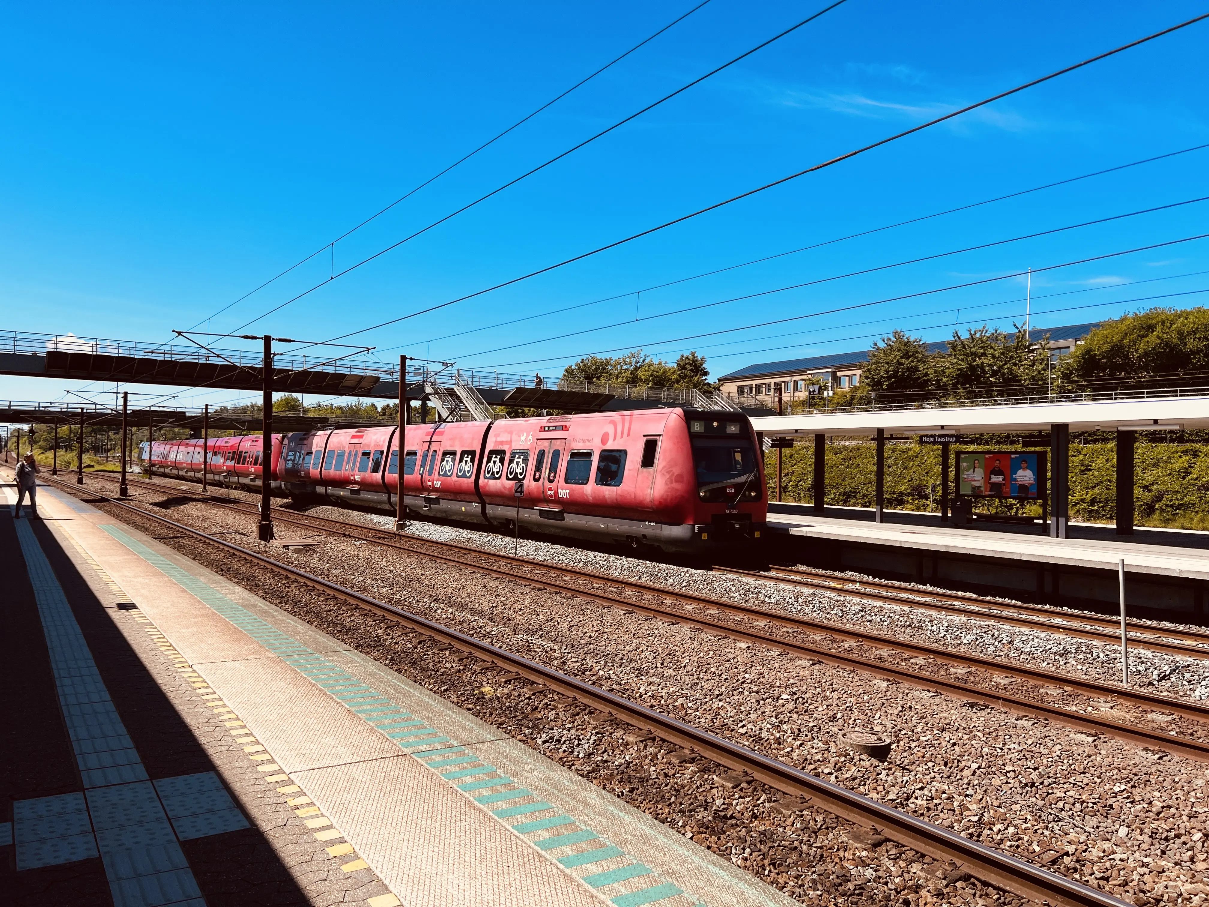 Billede af DSB SE 4110 fotograferet ud for Høje Taastrup Station. Billede af DSB SE 4110 fotograferet ud for Høje Taastrup Station.