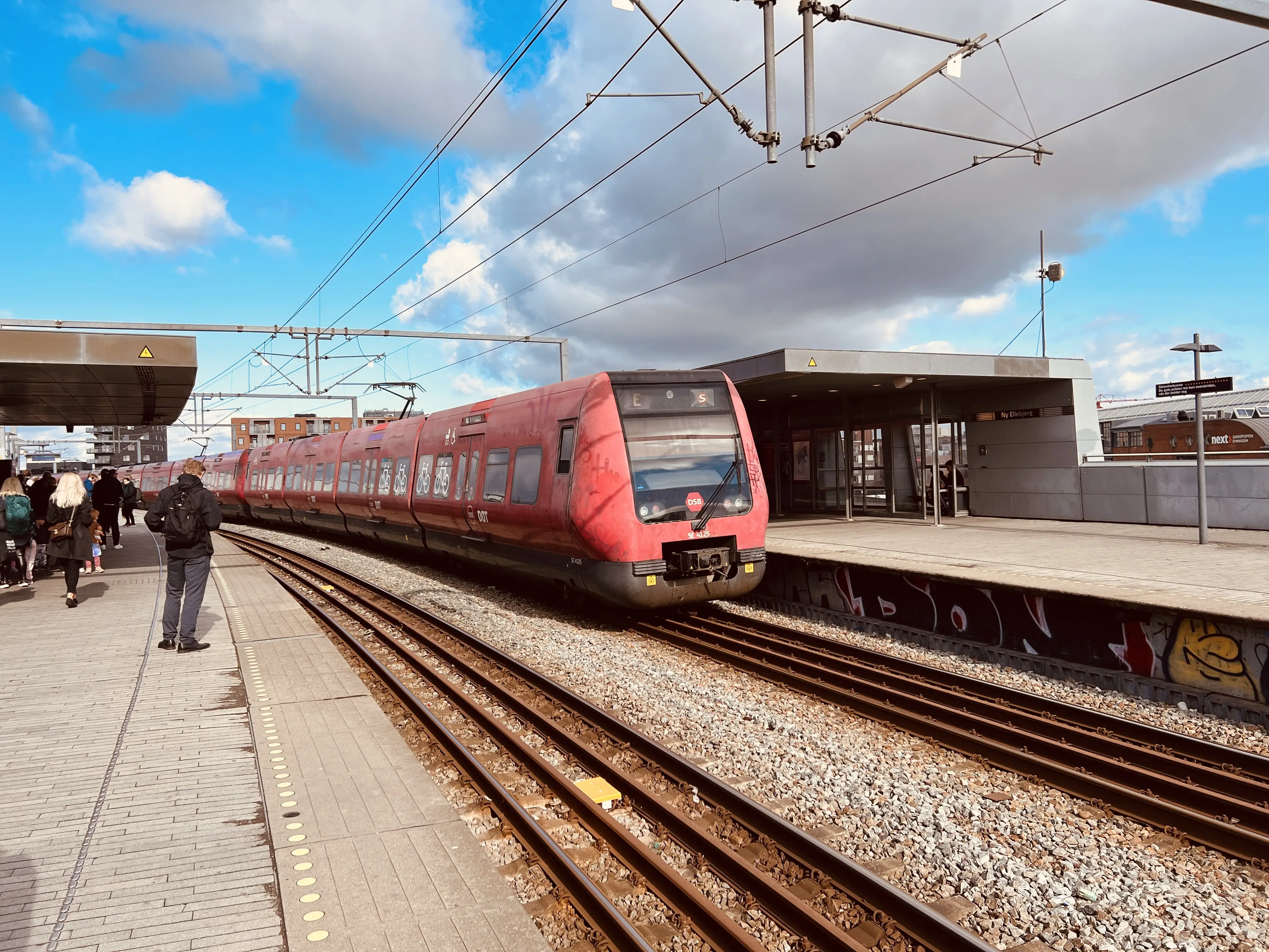 Billede af DSB SE 4125 fotograferet ud for Ny Ellebjerg Trinbræt. Billede af DSB SE 4125 fotograferet ud for Ny Ellebjerg Trinbræt.