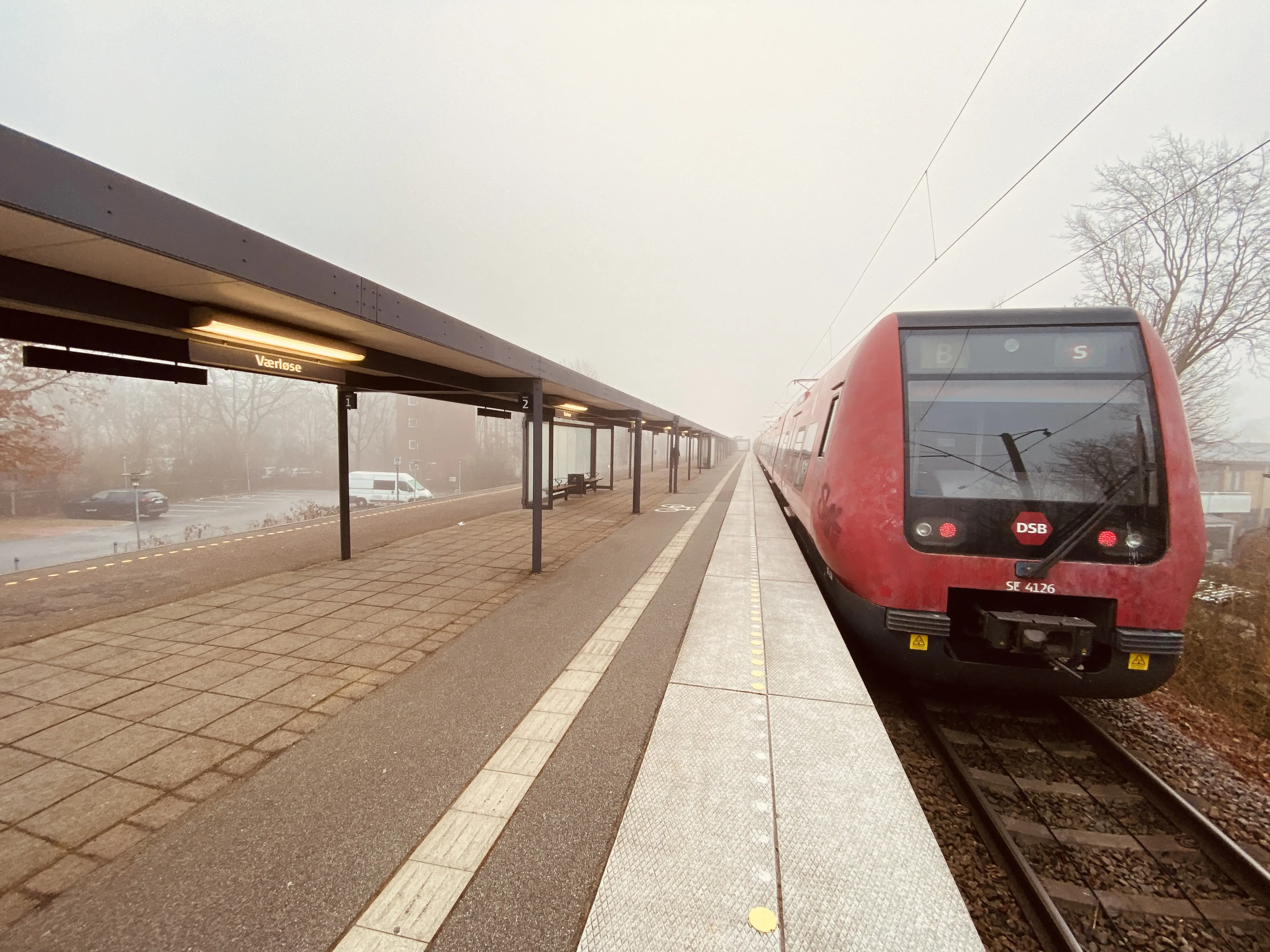 Billede af DSB SE 4126 fotograferet ud for Værløse S-togstrinbræt. Billede af DSB SE 4126 fotograferet ud for Værløse S-togstrinbræt.