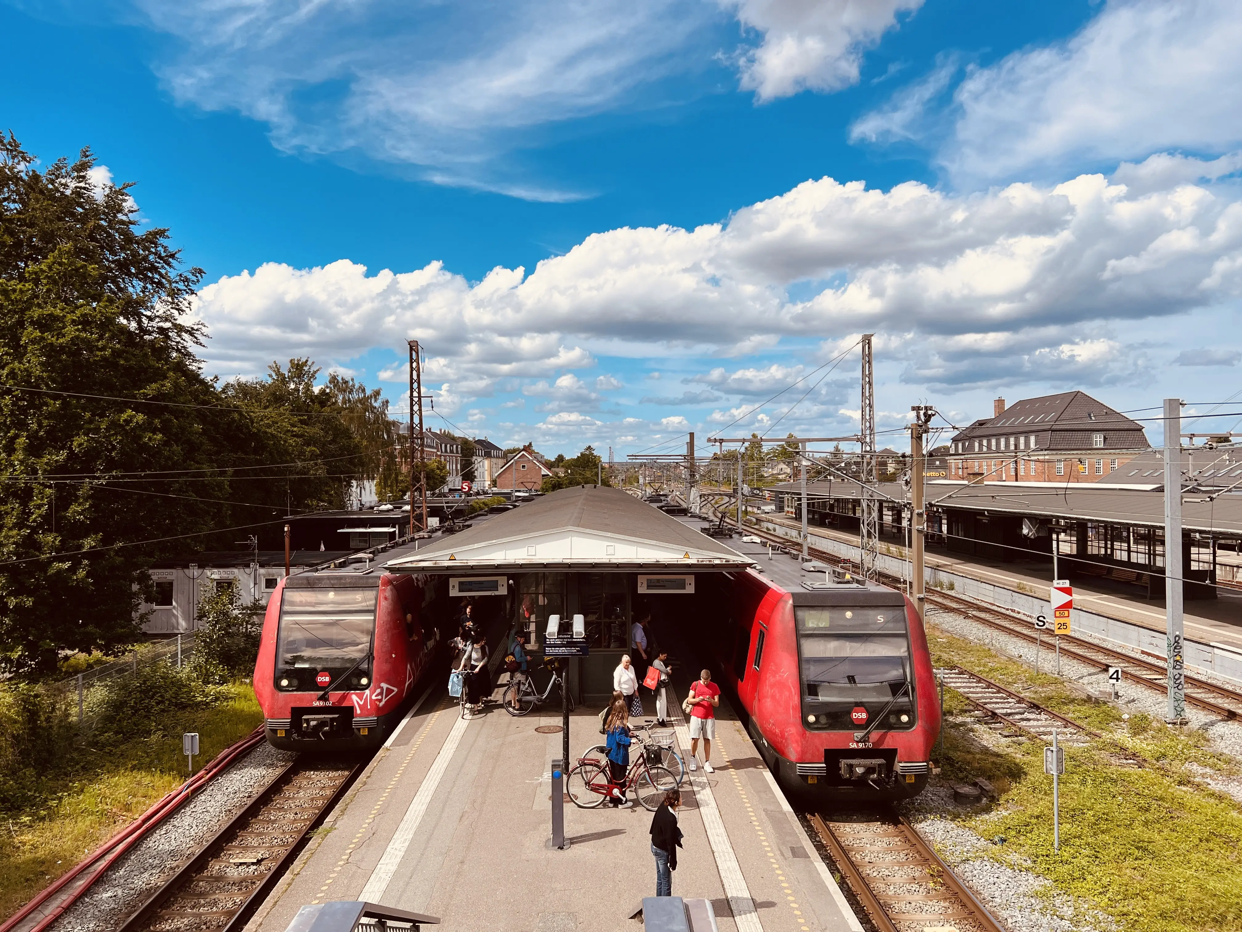 Billede af DSB SA 8102 fotograferet ud for Hellerup Station. Billede af DSB SA 8102 fotograferet ud for Hellerup Station.
