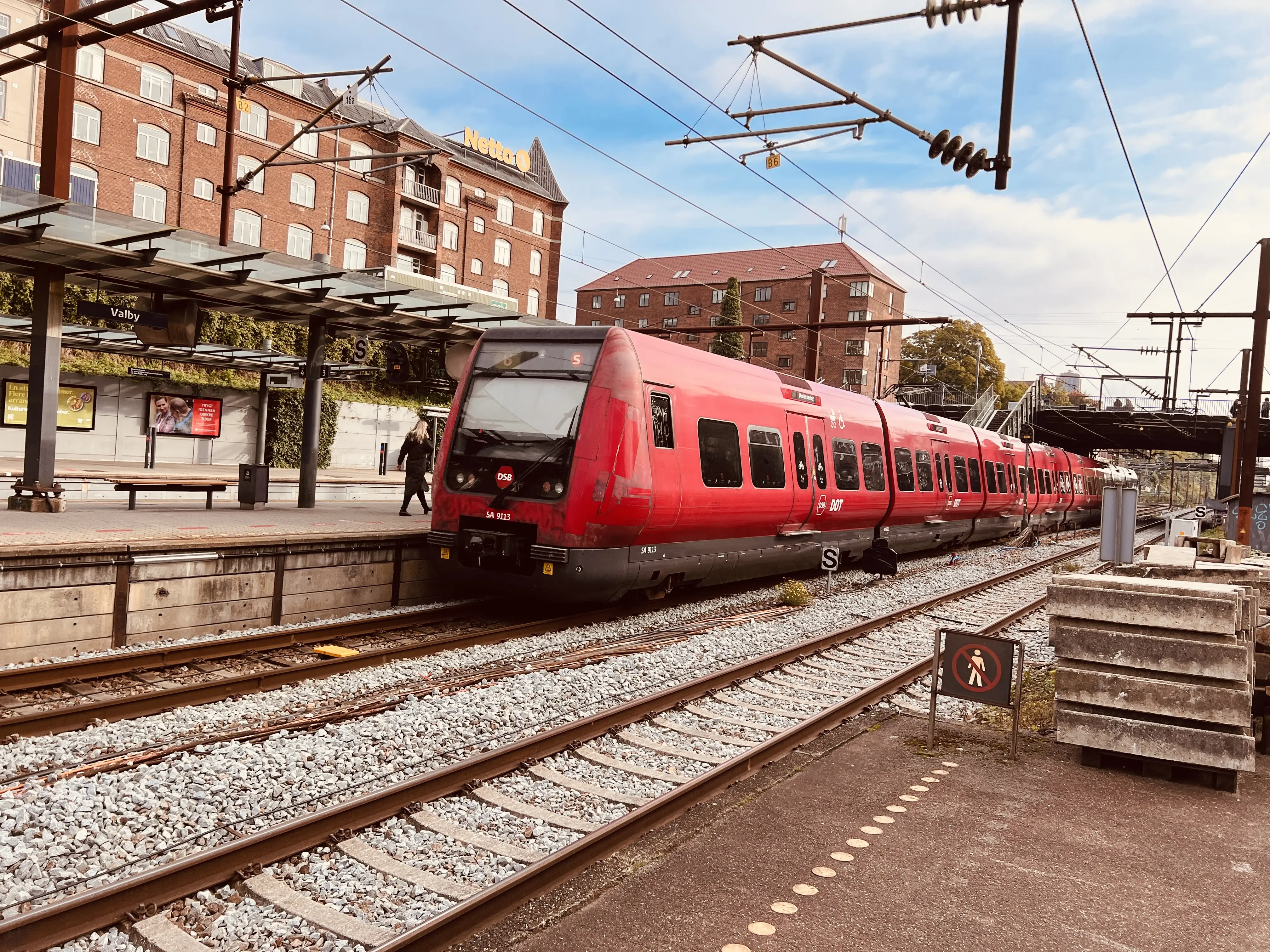 Billede af DSB SA 8113 fotograferet ud for Valby Station. Billede af DSB SA 8113 fotograferet ud for Valby Station.