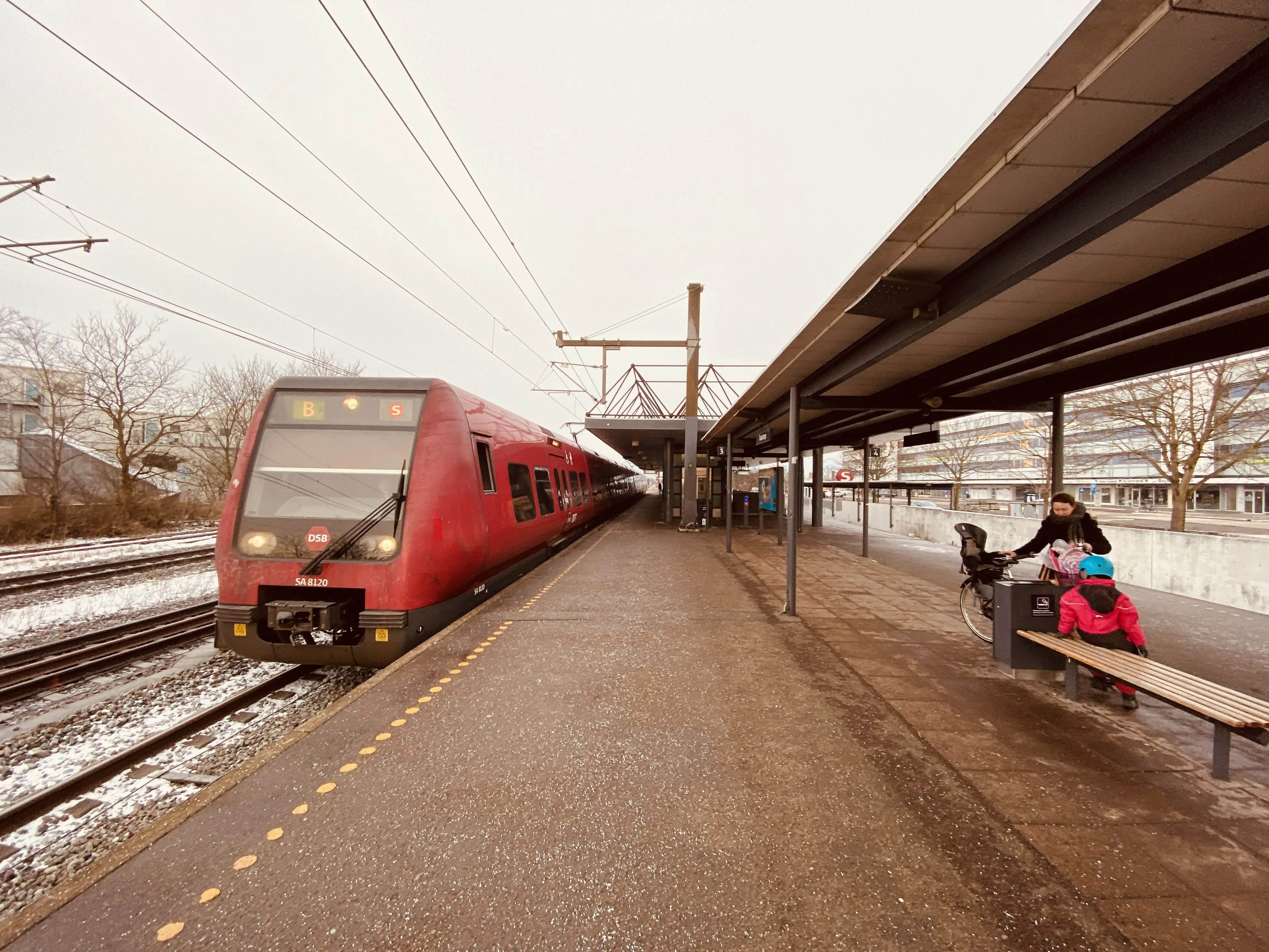 Billede af DSB SA 8120 fotograferet ud for Taastrup S-togstrinbræt. Billede af DSB SA 8120 fotograferet ud for Taastrup S-togstrinbræt.