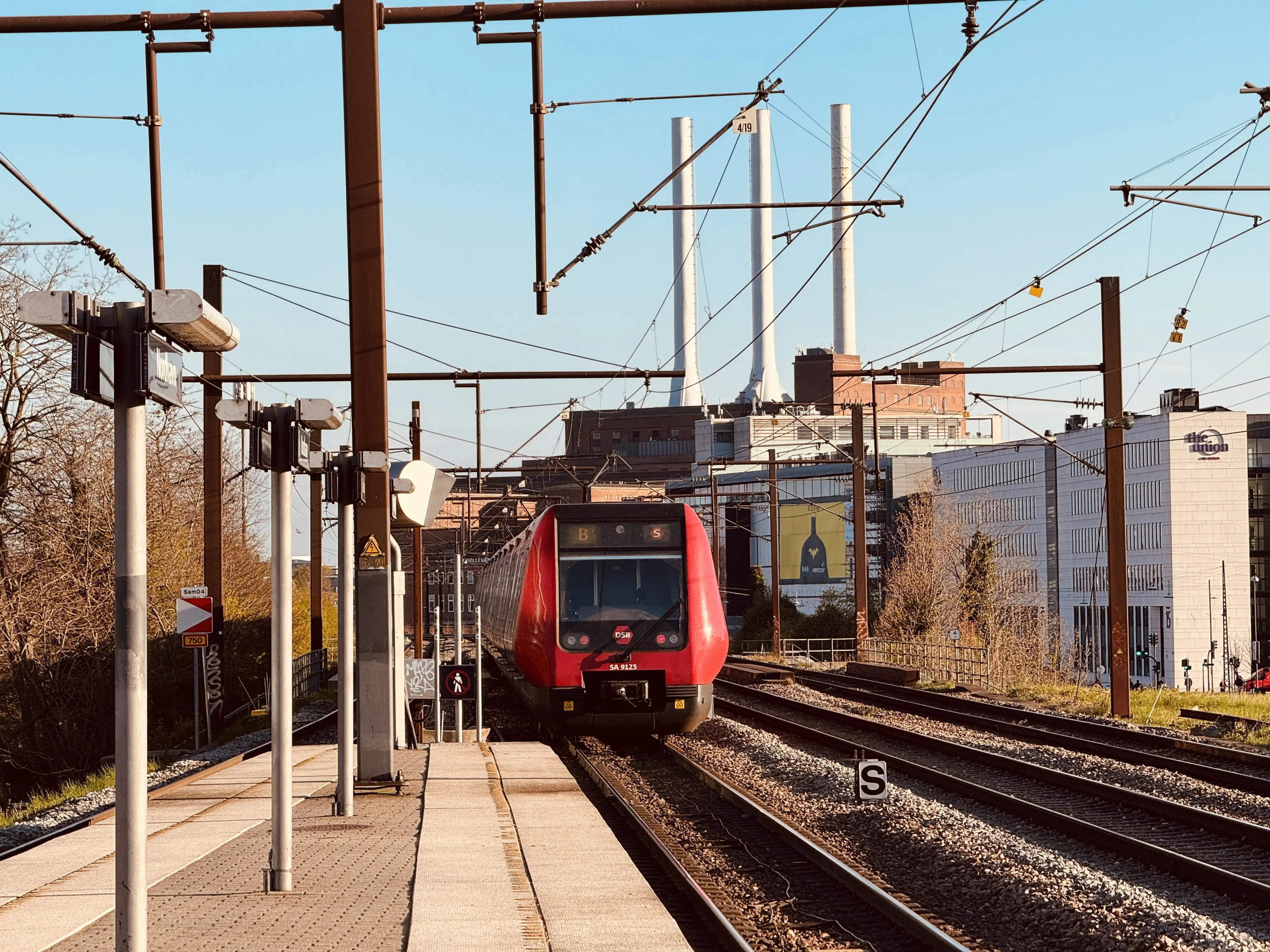 Billede af DSB SA 8123 fotograferet ud for Nordhavn S-togstrinbræt.