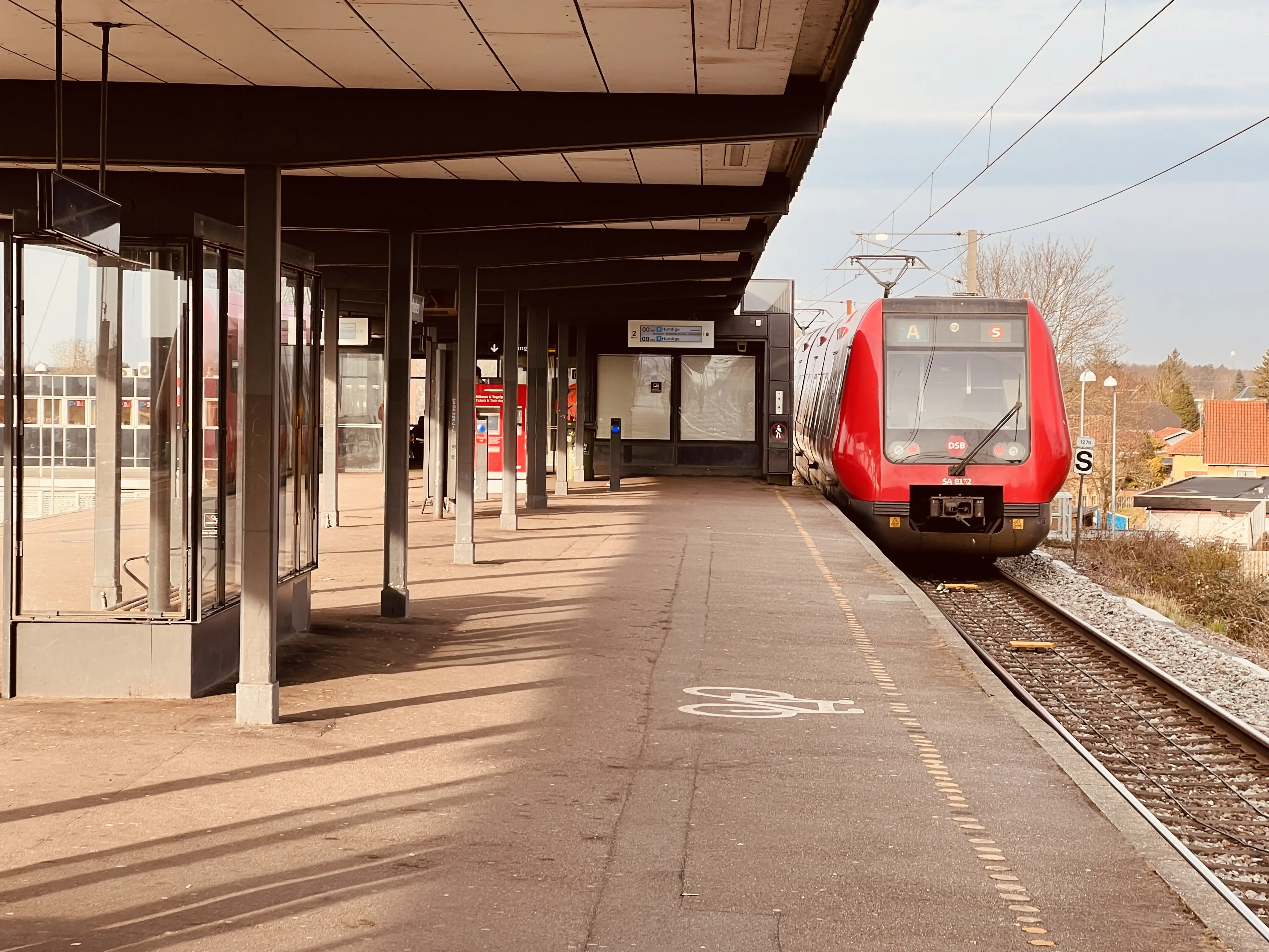 Billede af DSB SA 8132 fotograferet ud for Friheden S-togstrinbræt. Billede af DSB SA 8132 fotograferet ud for Friheden S-togstrinbræt.