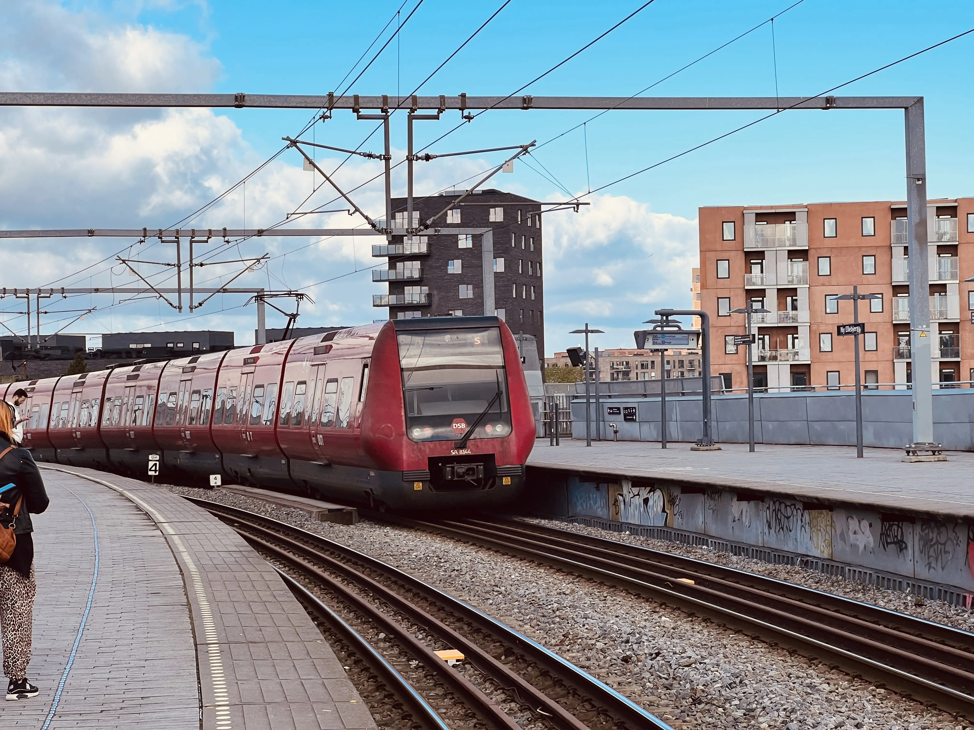 Billede af DSB SA 8144 fotograferet ud for Ny Ellebjerg Trinbræt. Billede af DSB SA 8144 fotograferet ud for Ny Ellebjerg Trinbræt.
