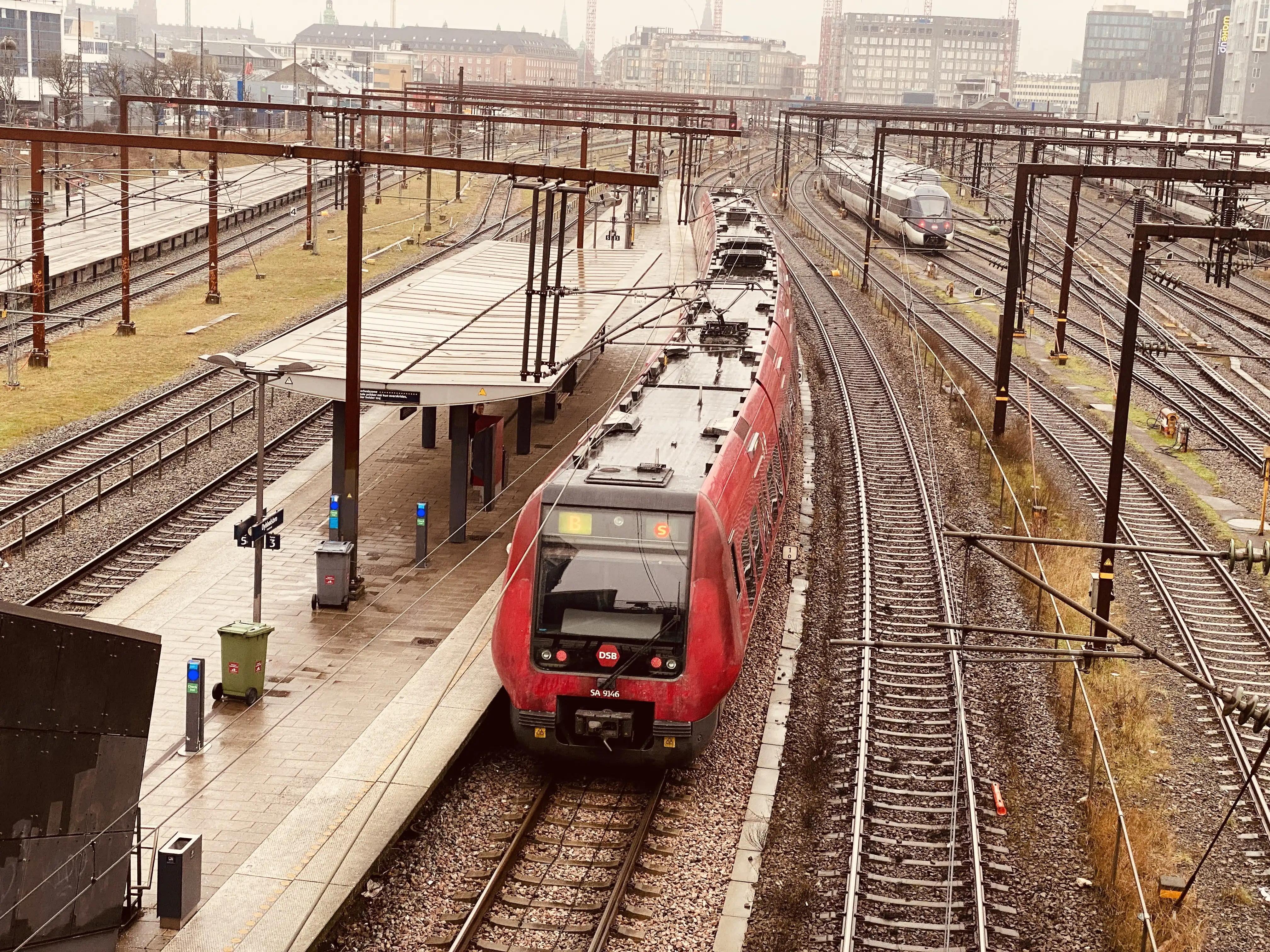 Billede af DSB SA 8146 fotograferet ud for Dybbølsbro S-togstrinbræt. Billede af DSB SA 8146 fotograferet ud for Dybbølsbro S-togstrinbræt.