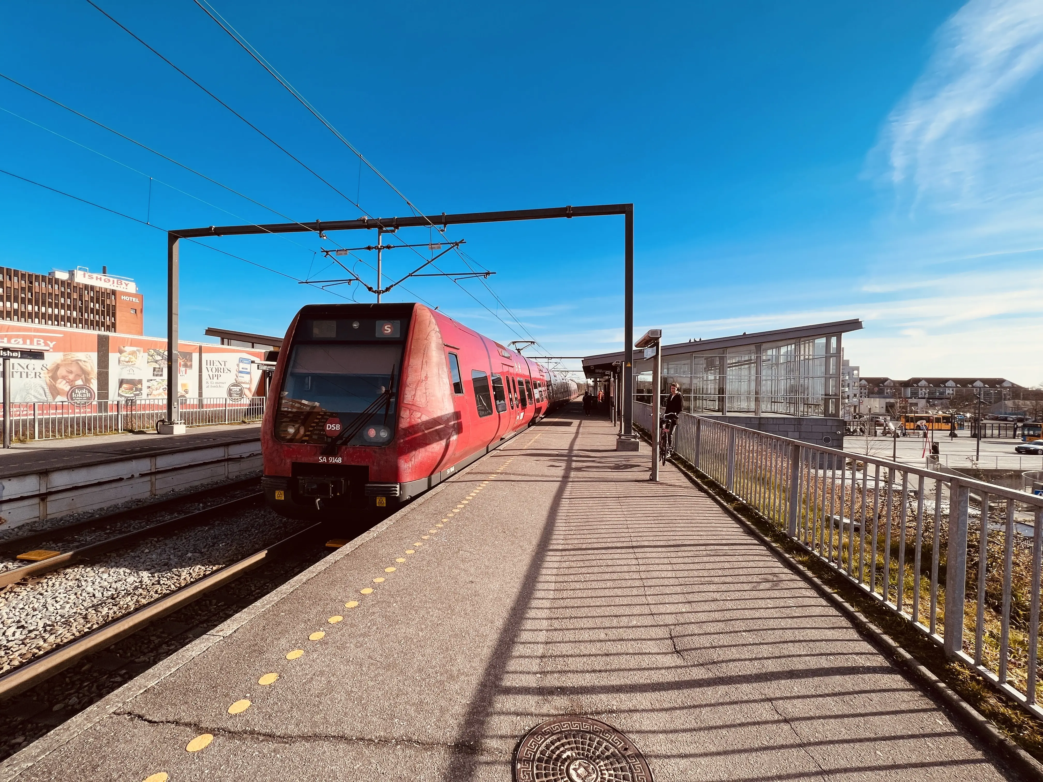 Billede af DSB SA 8148 fotograferet ud for Ishøj S-togsstation. Billede af DSB SA 8148 fotograferet ud for Ishøj S-togsstation.