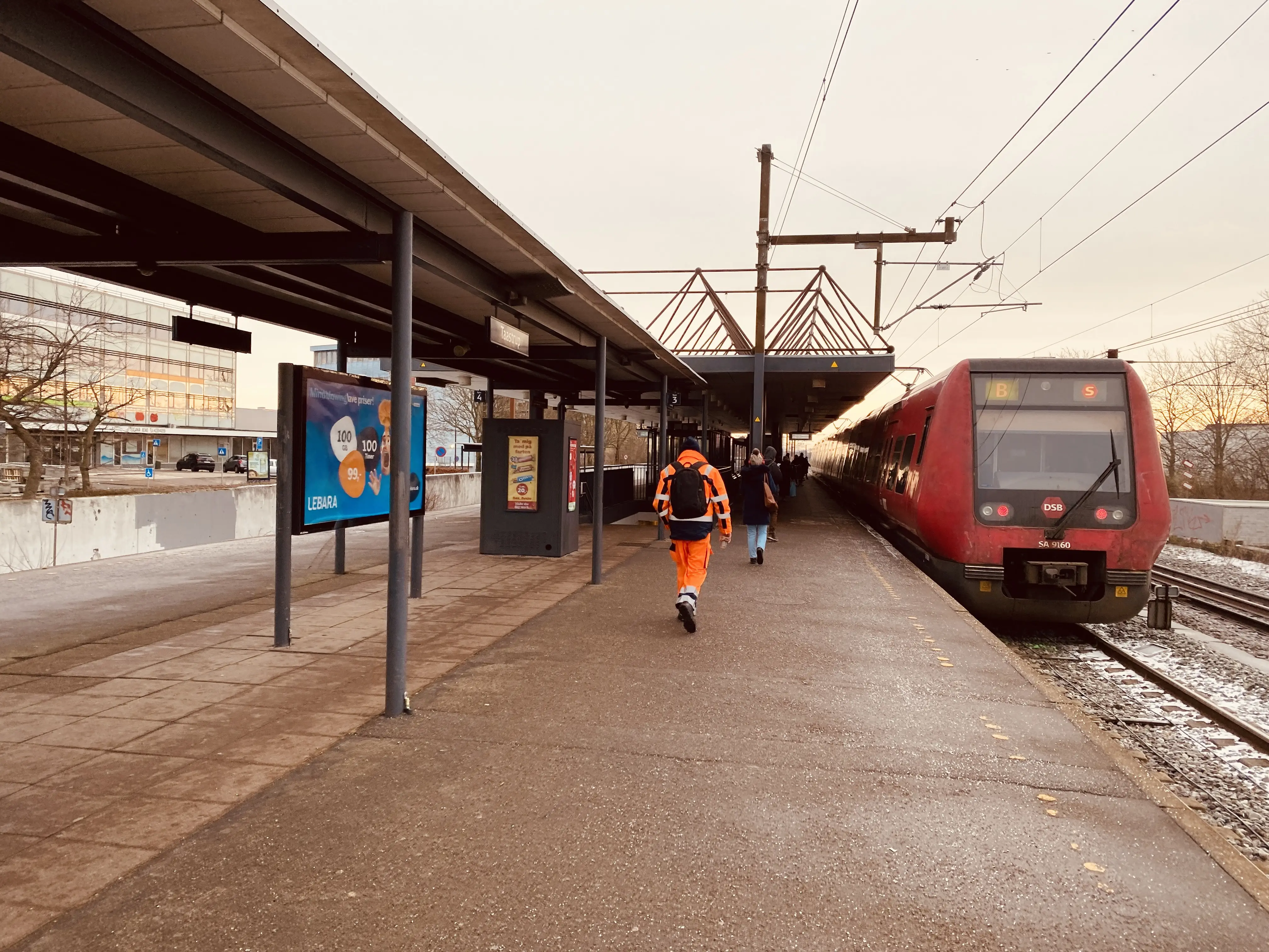 Billede af DSB SA 8160 fotograferet ud for Taastrup S-togstrinbræt. Billede af DSB SA 8160 fotograferet ud for Taastrup S-togstrinbræt.