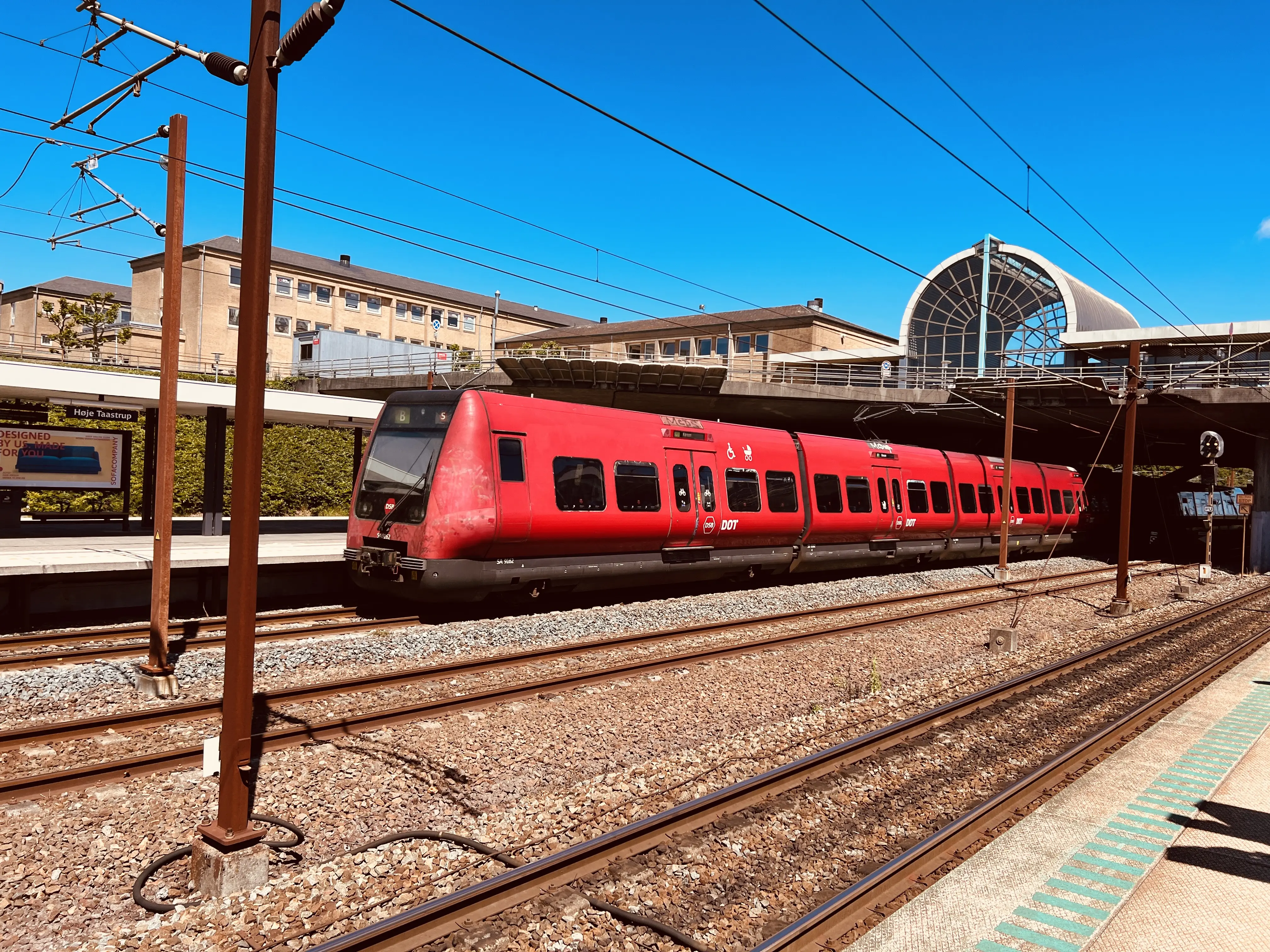 Billede af DSB SA 8162 fotograferet ud for Høje Taastrup Station. Billede af DSB SA 8162 fotograferet ud for Høje Taastrup Station.