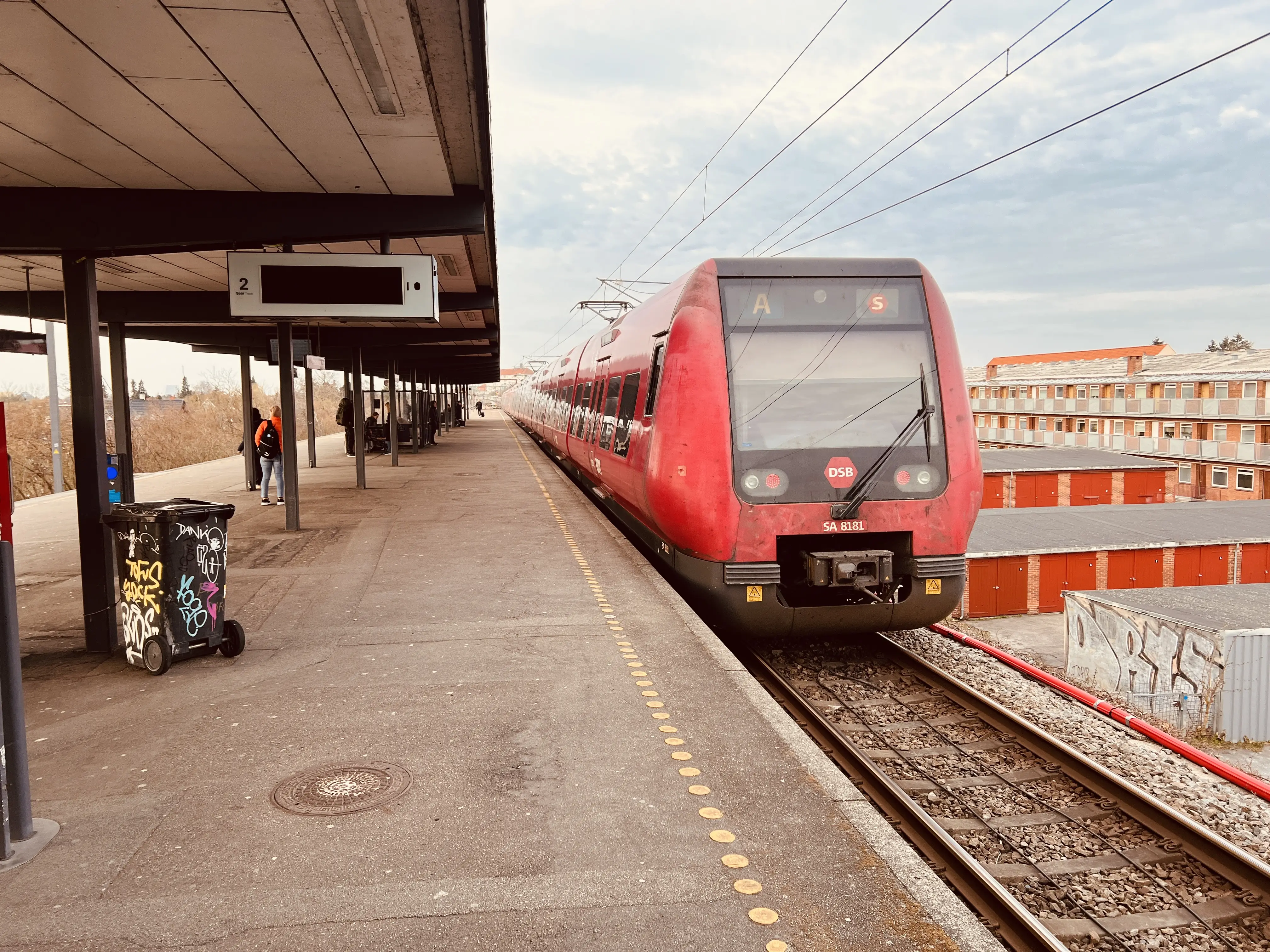 Billede af DSB SA 8181 fotograferet ud for Åmarken S-togstrinbræt. Billede af DSB SA 8181 fotograferet ud for Åmarken S-togstrinbræt.