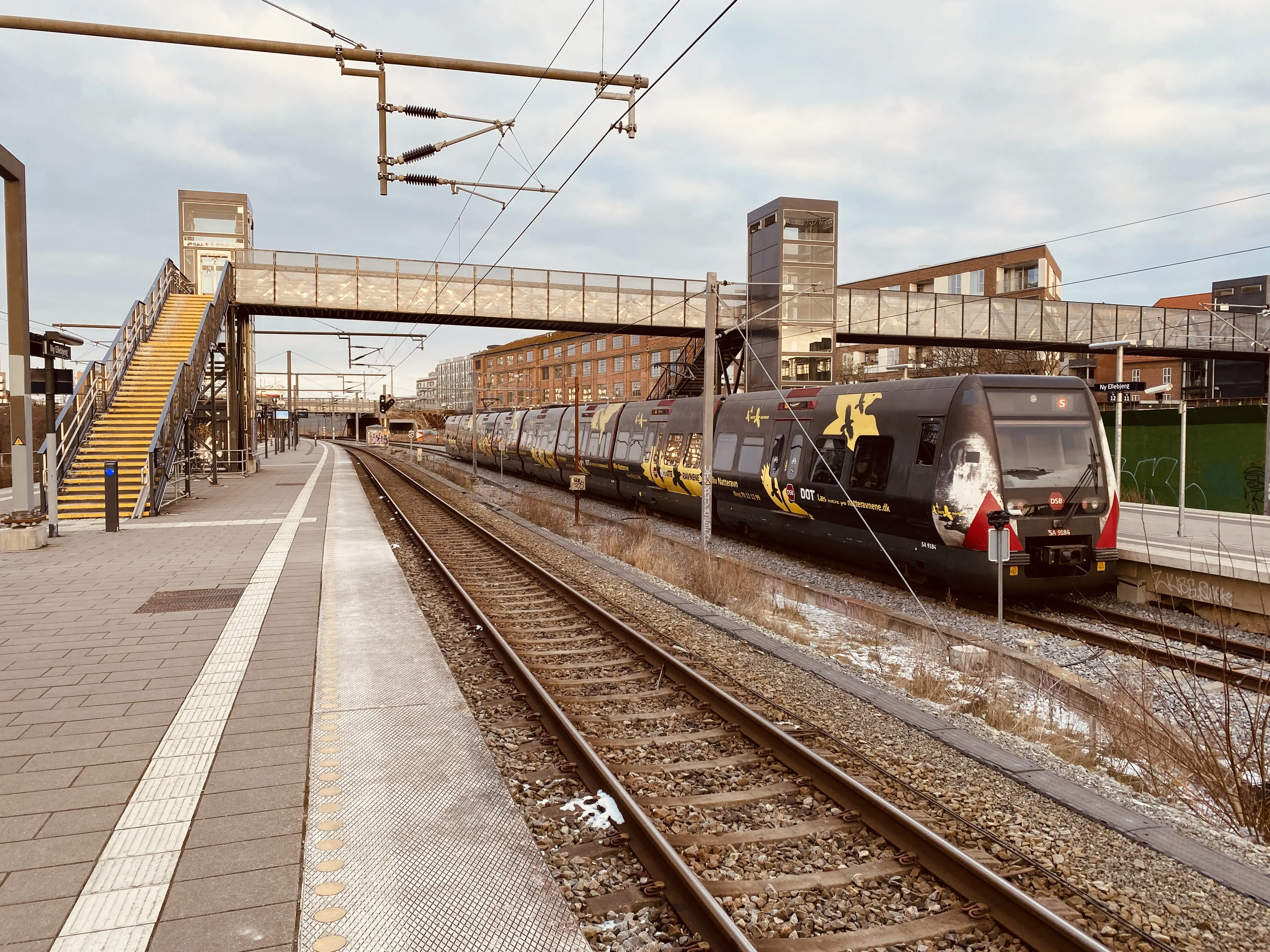 Billede af DSB SA 8184 fotograferet ud for Ny Ellebjerg Trinbræt. Billede af DSB SA 8184 fotograferet ud for Ny Ellebjerg Trinbræt.