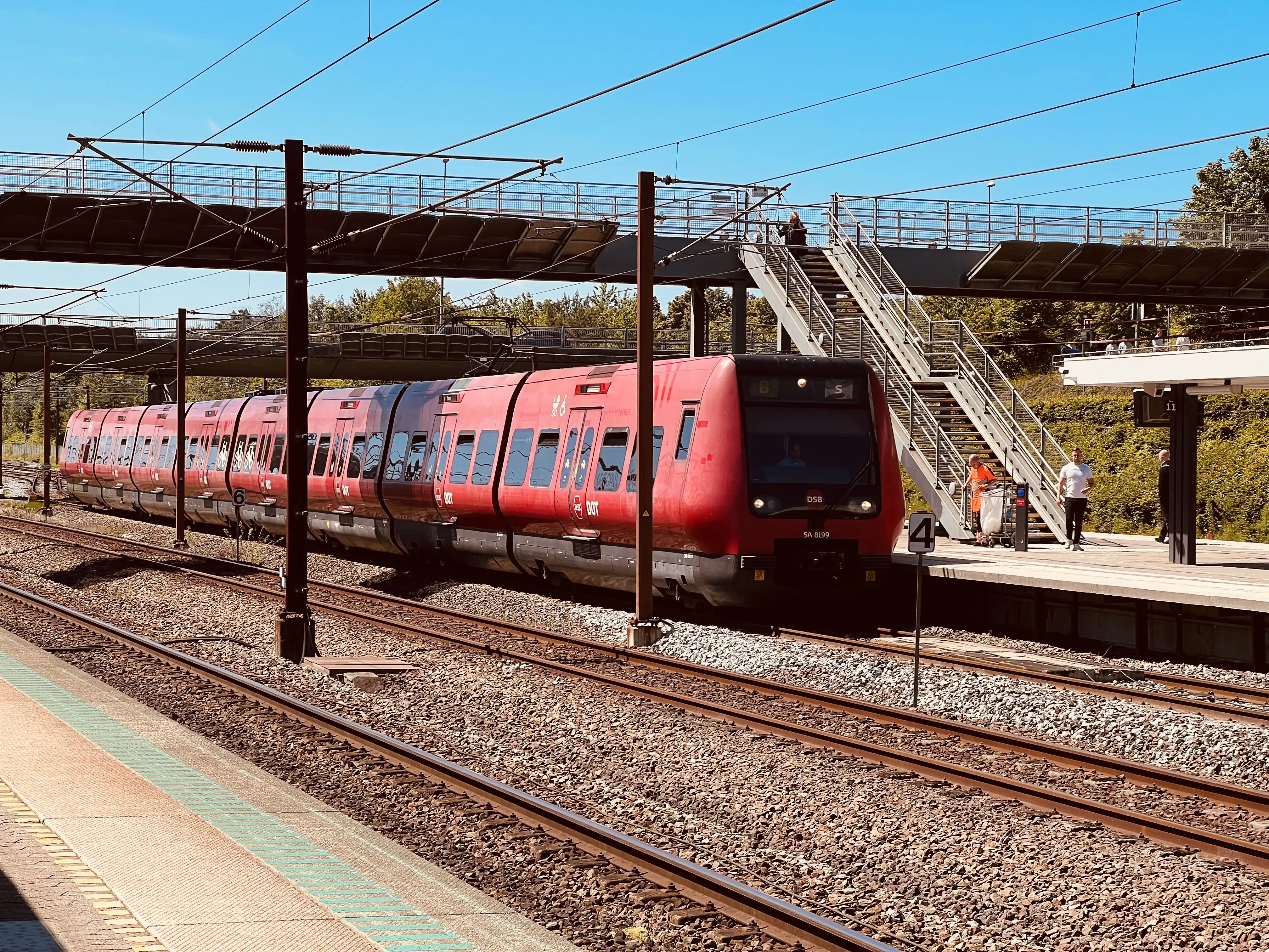 Billede af DSB SA 8199 fotograferet ud for Høje Taastrup Station. Billede af DSB SA 8199 fotograferet ud for Høje Taastrup Station.