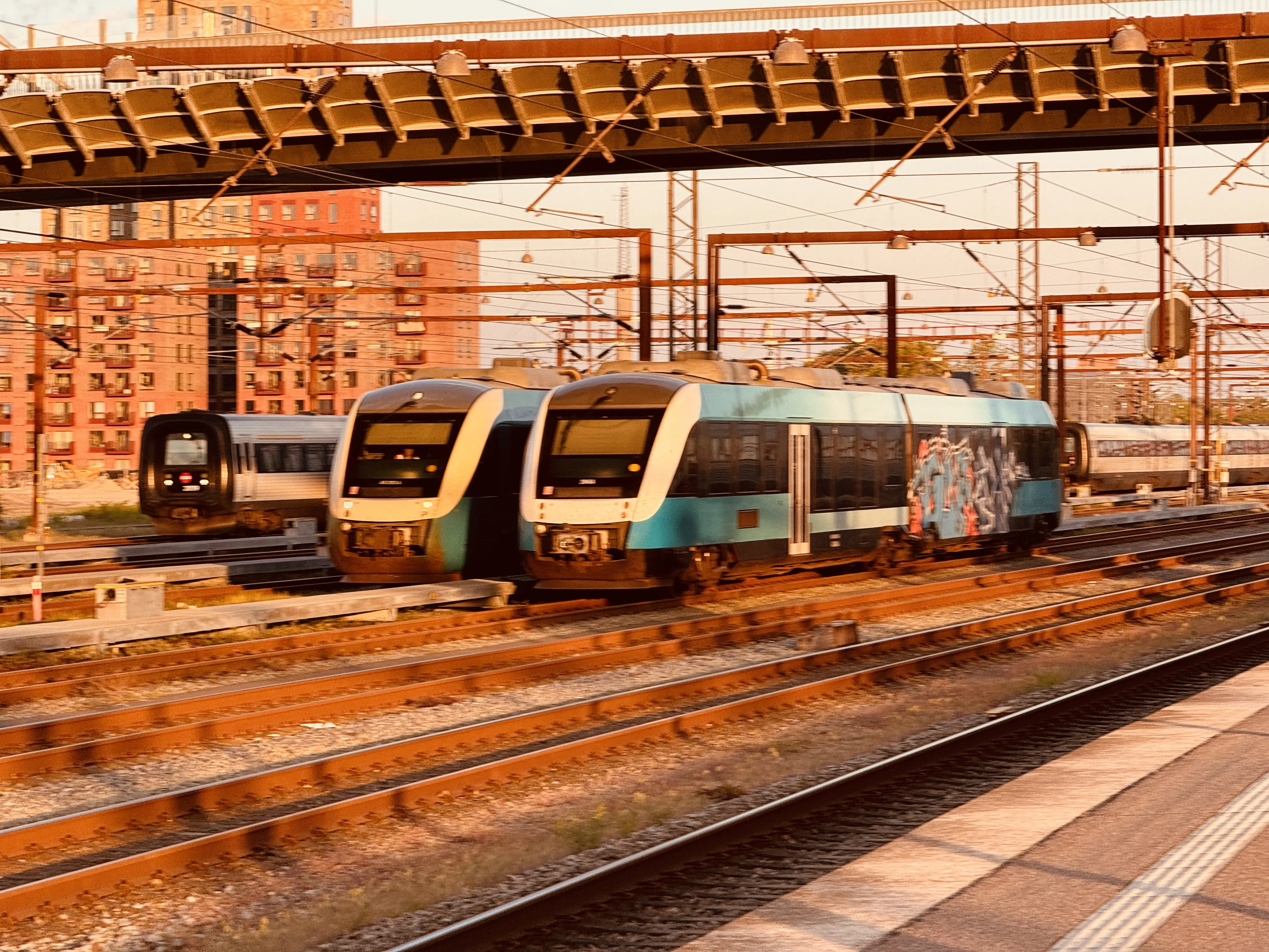 Billede af ARRIVA AR 2046 fotograferet ud for Odense Banegård Center. Billede af ARRIVA AR 2046 fotograferet ud for Odense Banegård Center.