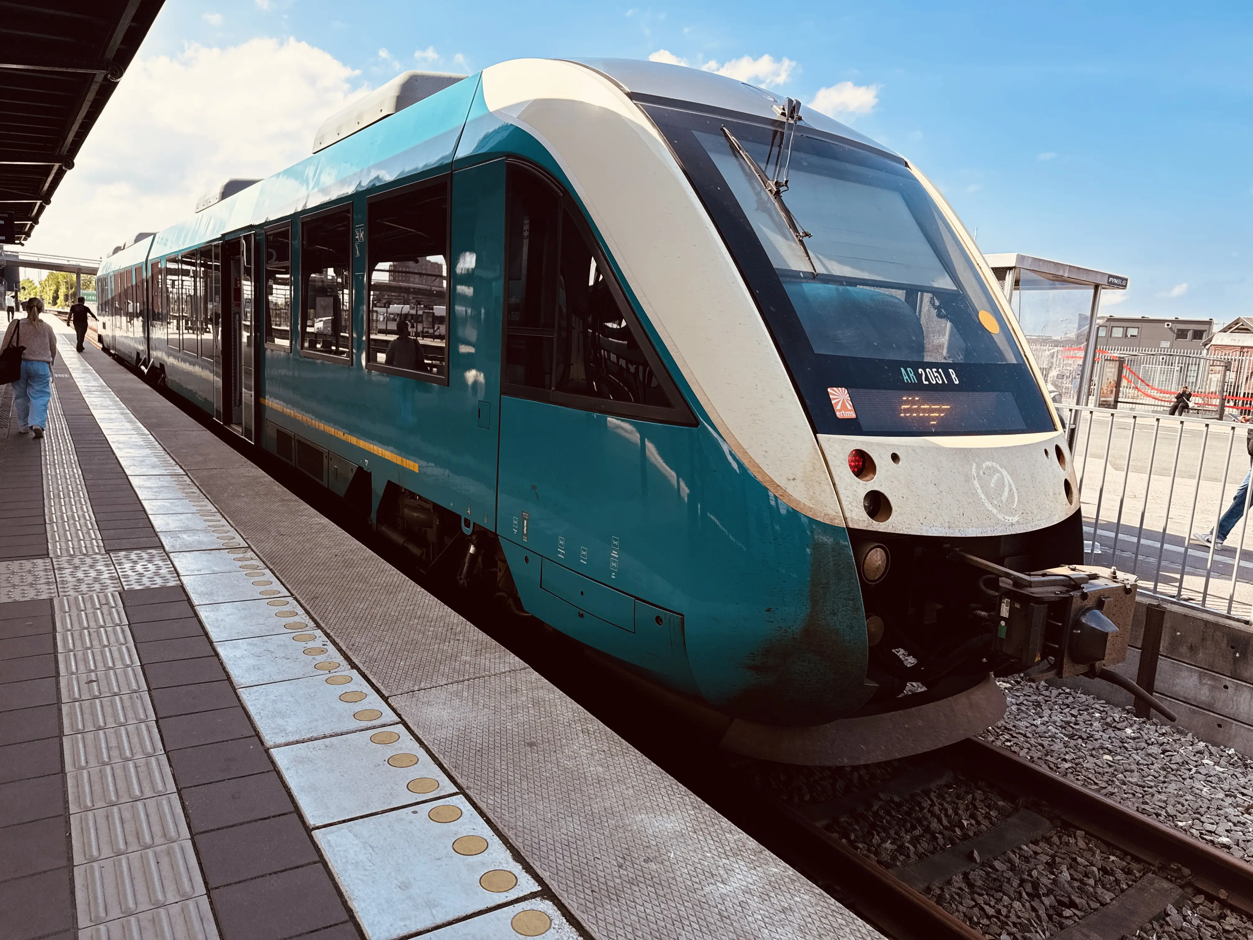 Billede af ARRIVA AR 2051 fotograferet ud for Odense Banegård Center. Billede af ARRIVA AR 2051 fotograferet ud for Odense Banegård Center.