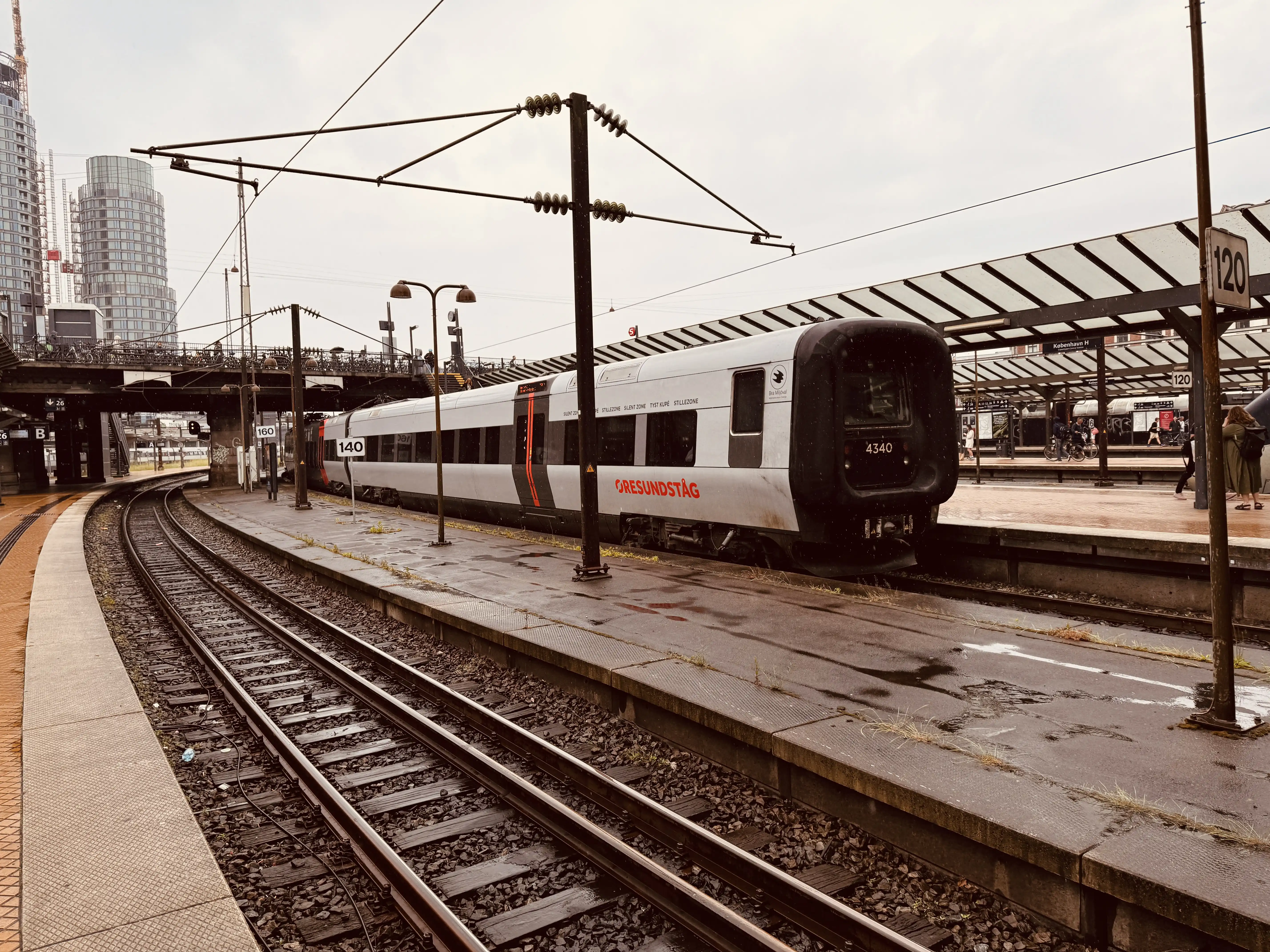Billede af DSB ET 4340 fotograferet ud for København Hovedbanegård. Billede af DSB ET 4340 fotograferet ud for København Hovedbanegård.