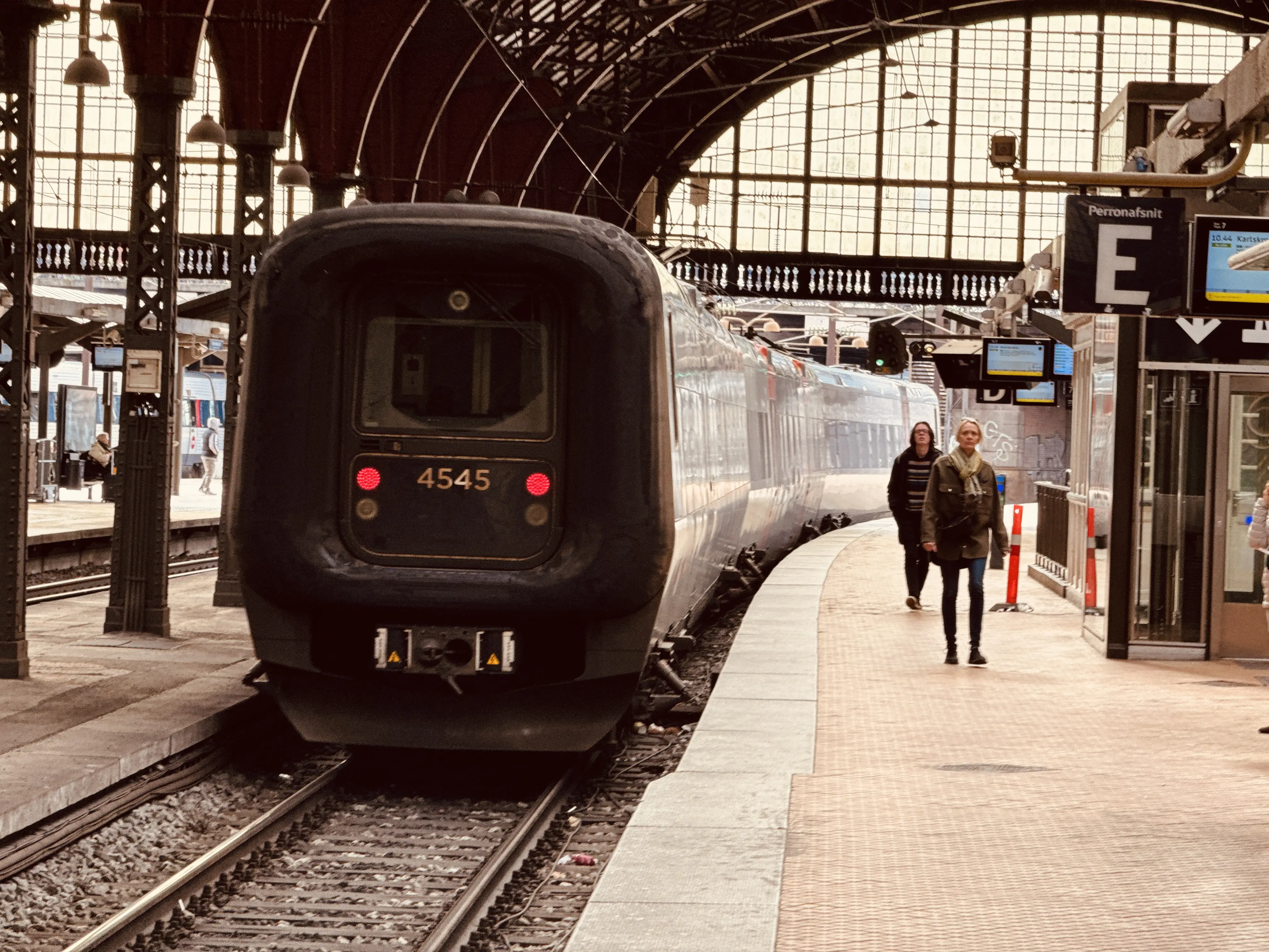Billede af DSB ET 4345 fotograferet ud for København Hovedbanegård. Billede af DSB ET 4345 fotograferet ud for København Hovedbanegård.