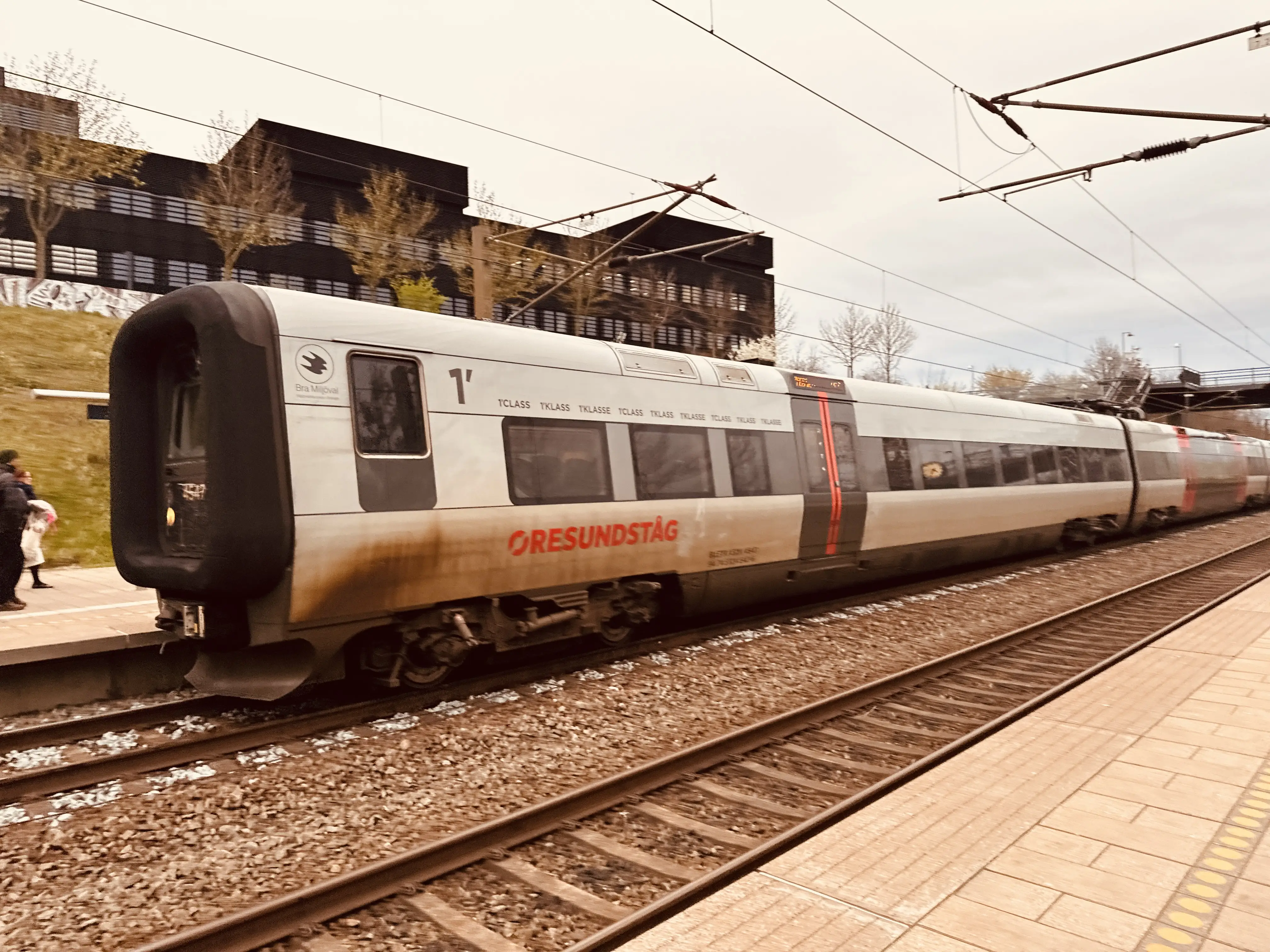 Billede af DSB ET 4347 fotograferet ud for Ørestad Trinbræt. Billede af DSB ET 4347 fotograferet ud for Ørestad Trinbræt.
