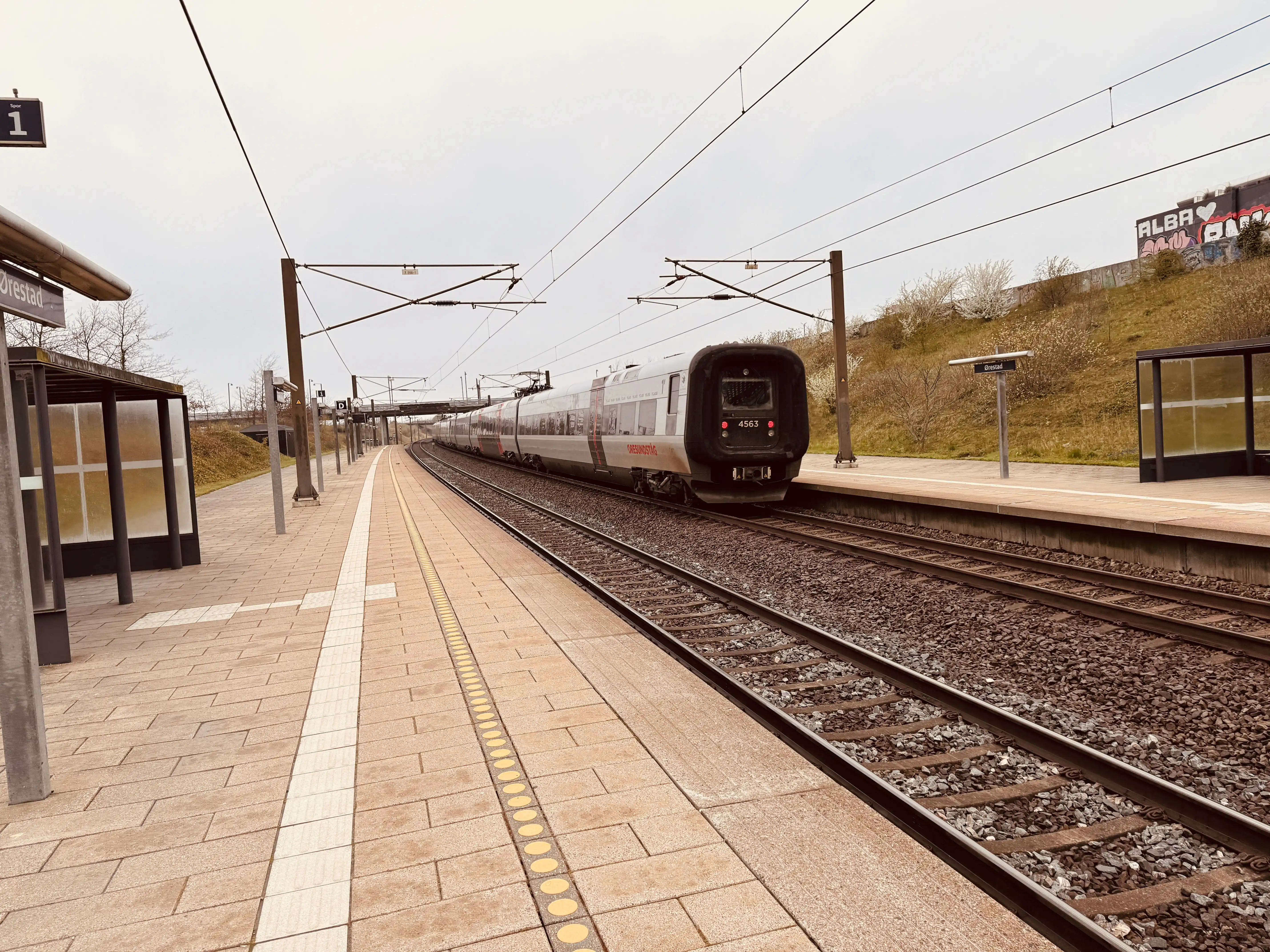 Billede af DSB ET 4363 fotograferet ud for Ørestad Trinbræt. Billede af DSB ET 4363 fotograferet ud for Ørestad Trinbræt.